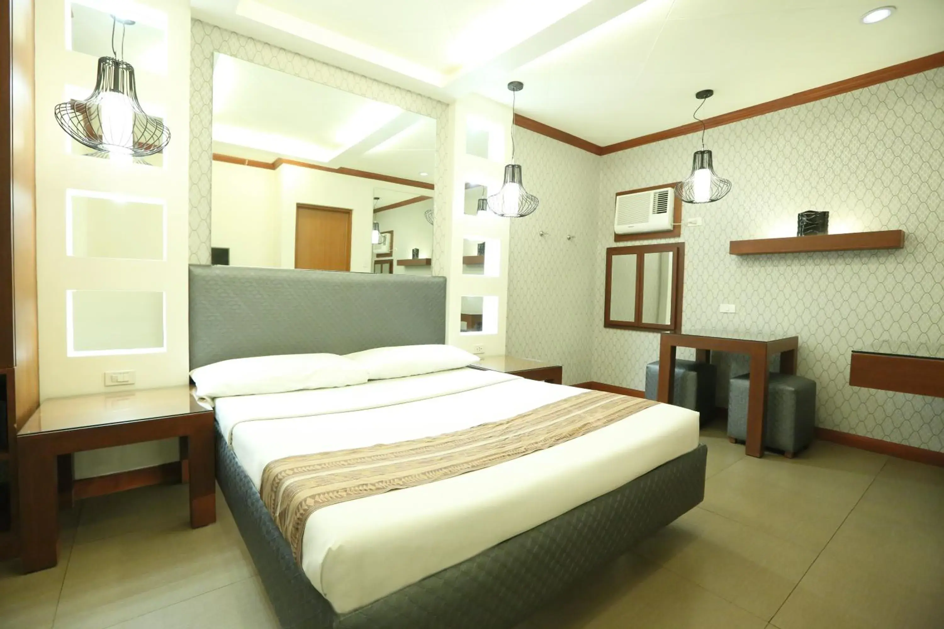 Bedroom, Bed in Hotel Ava Malate formerly Victoria Court