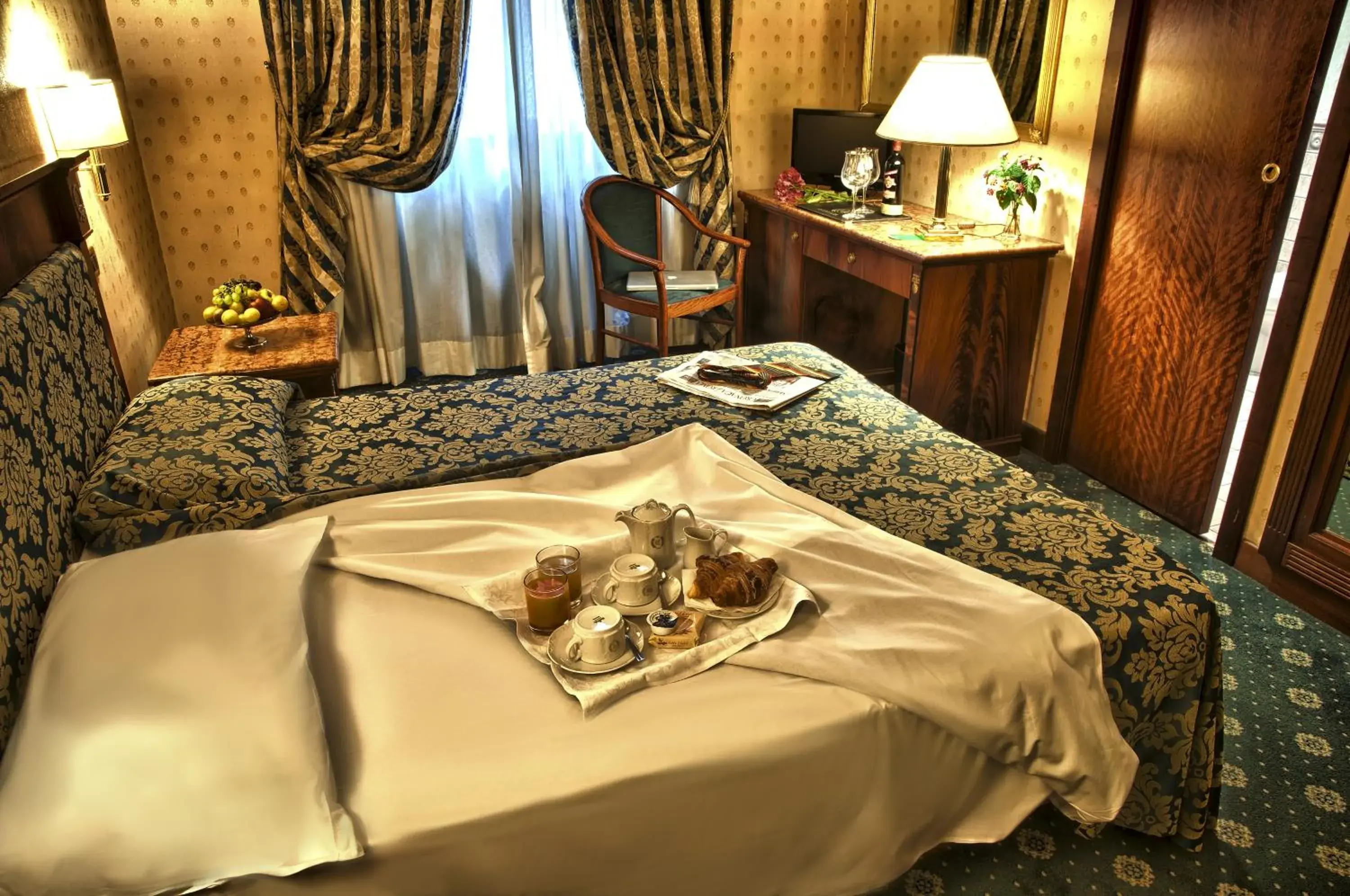 Photo of the whole room, Bed in Hotel Cilicia