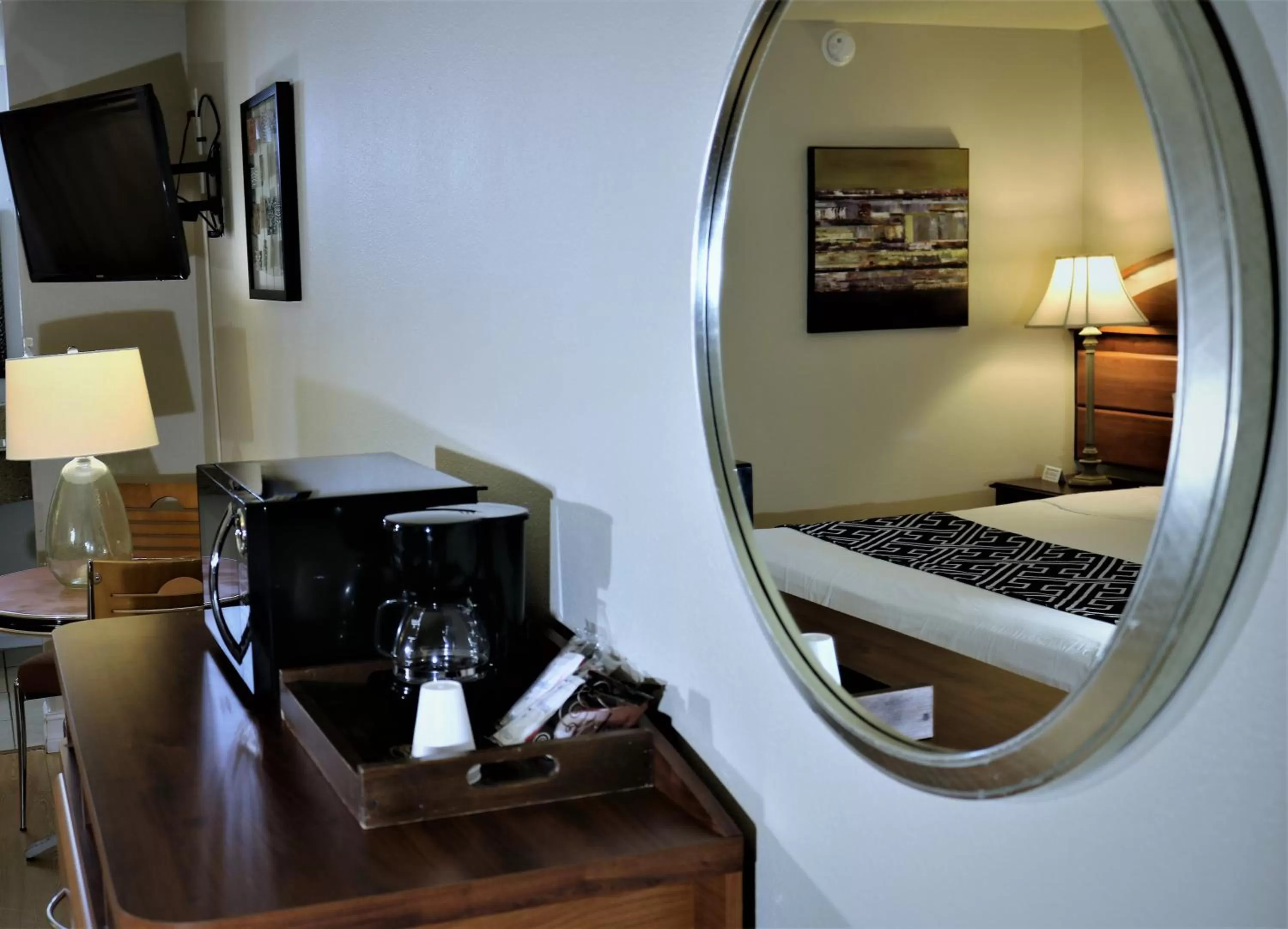 Photo of the whole room, TV/Entertainment Center in Monte Carlo Inn- Near Disney