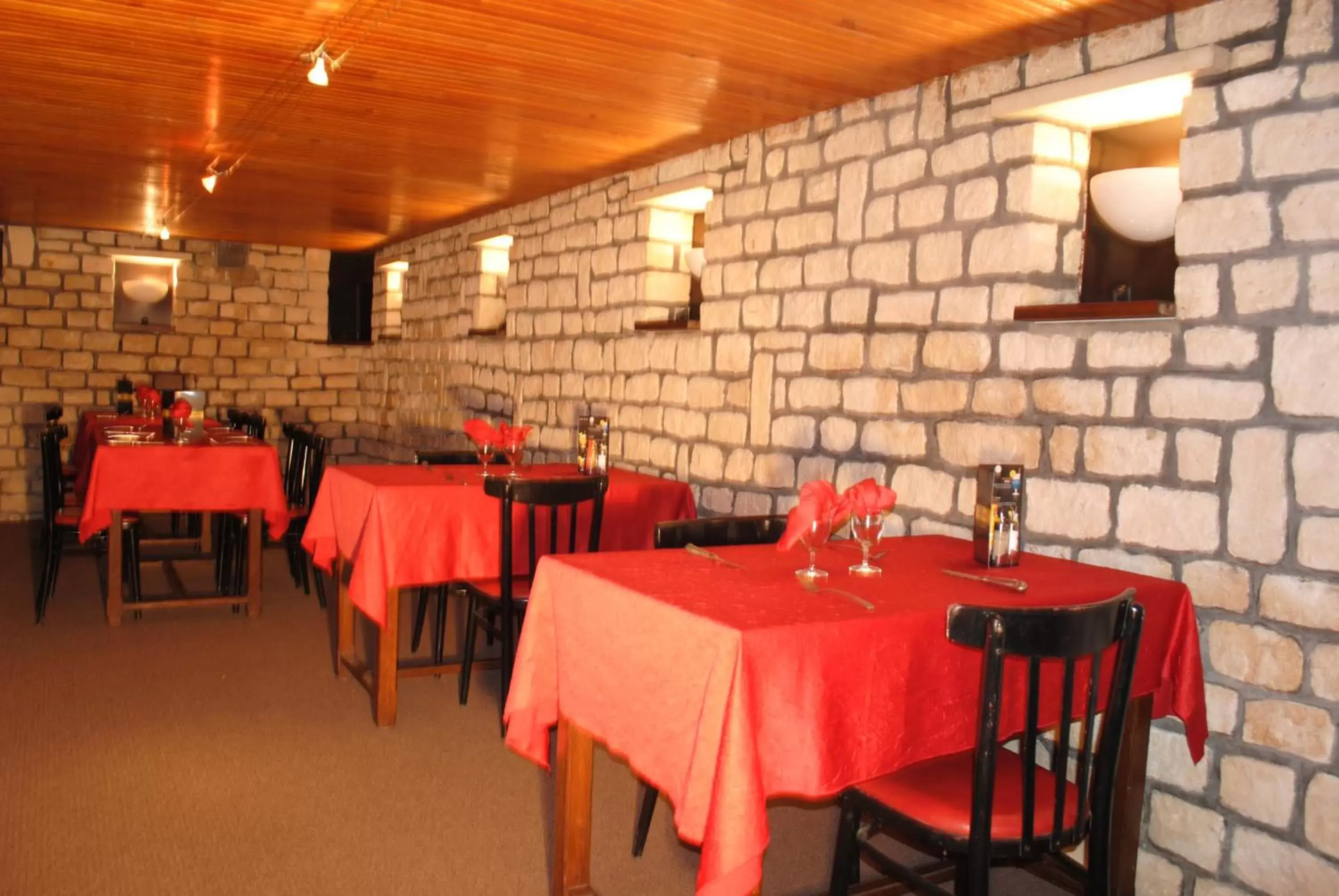 Restaurant/Places to Eat in Taverne de la paix