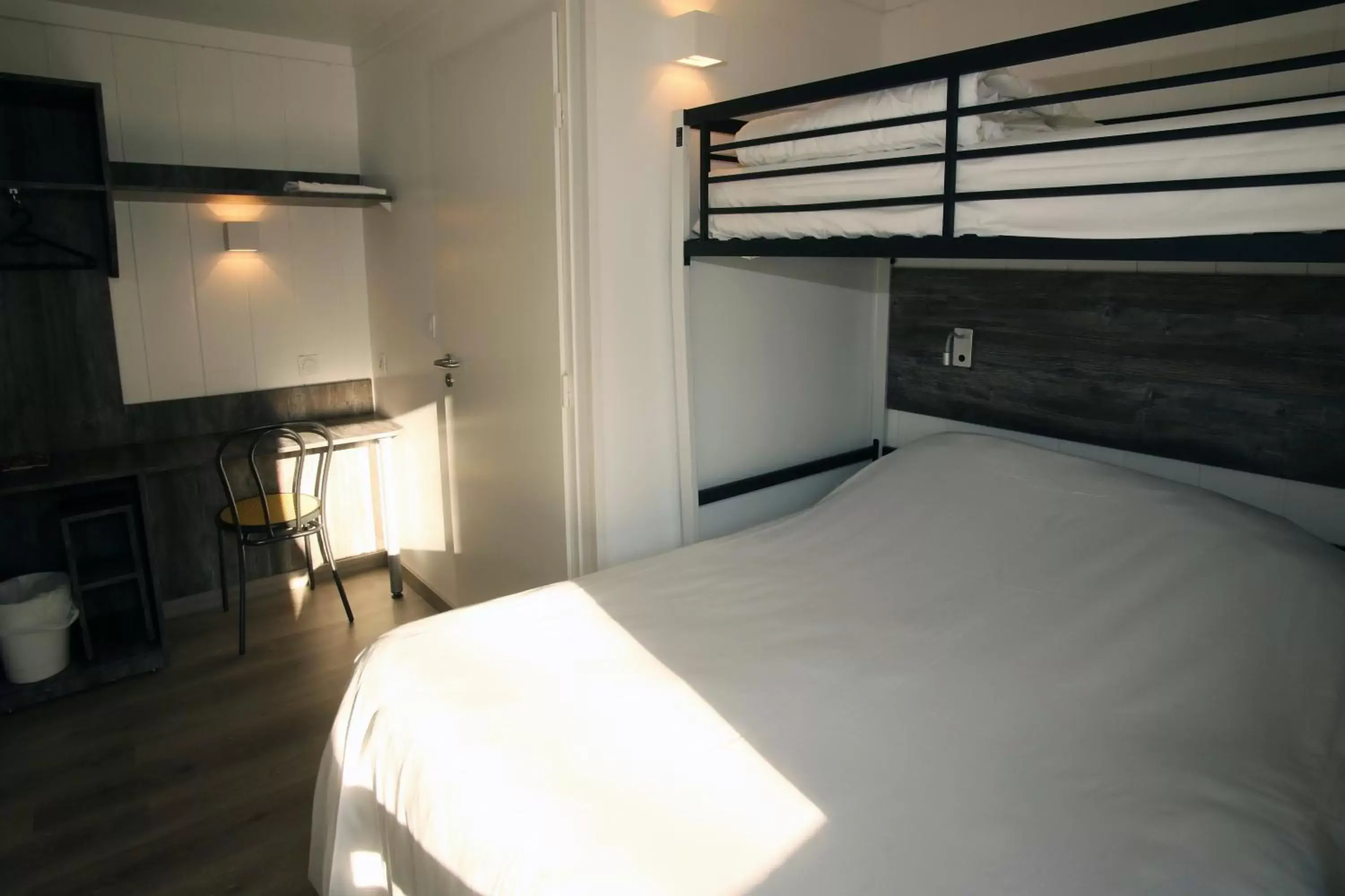 Photo of the whole room, Bunk Bed in Fasthotel Albertville