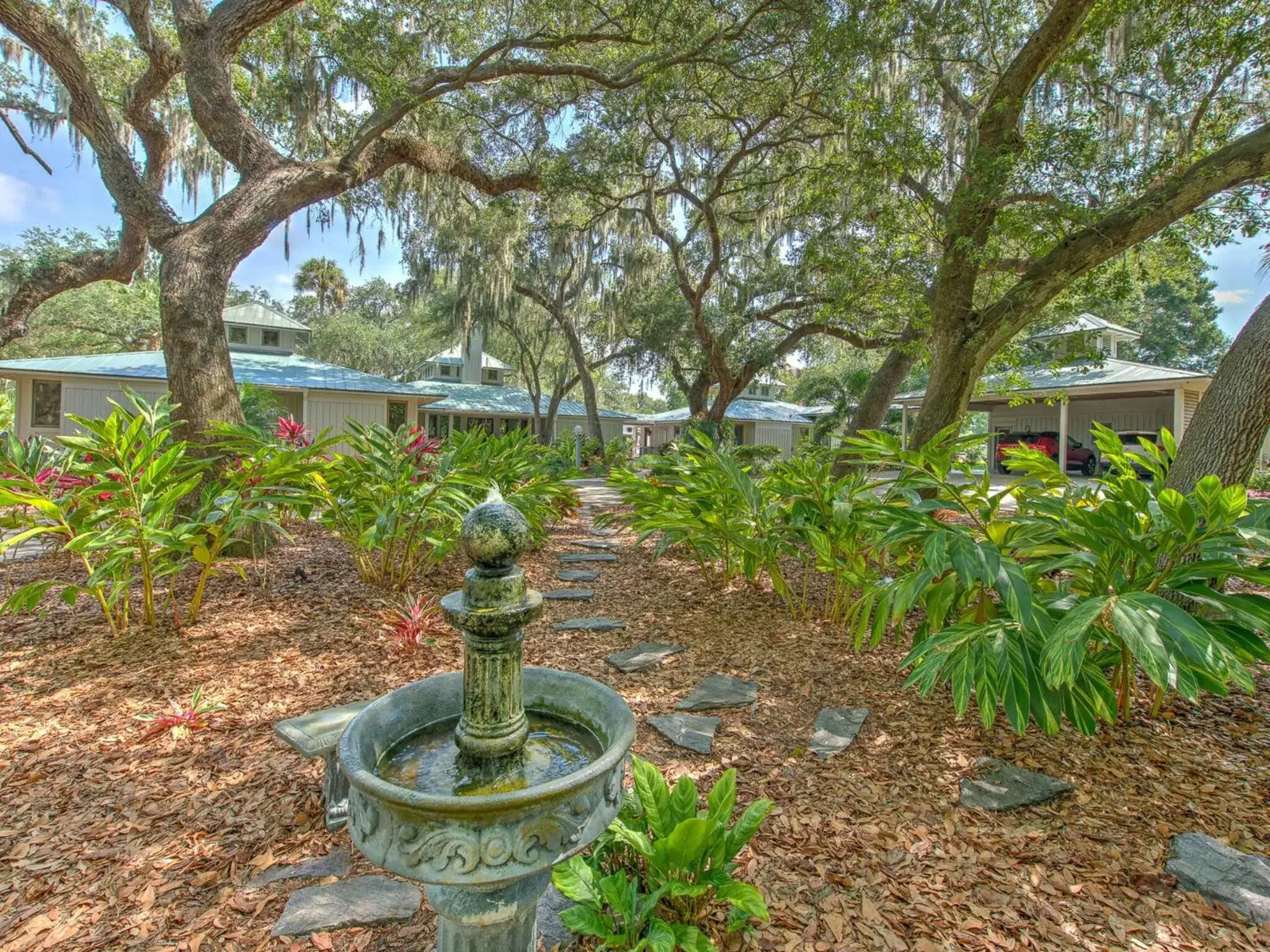 Property building, Garden in Riverbend Retreat - Fla.