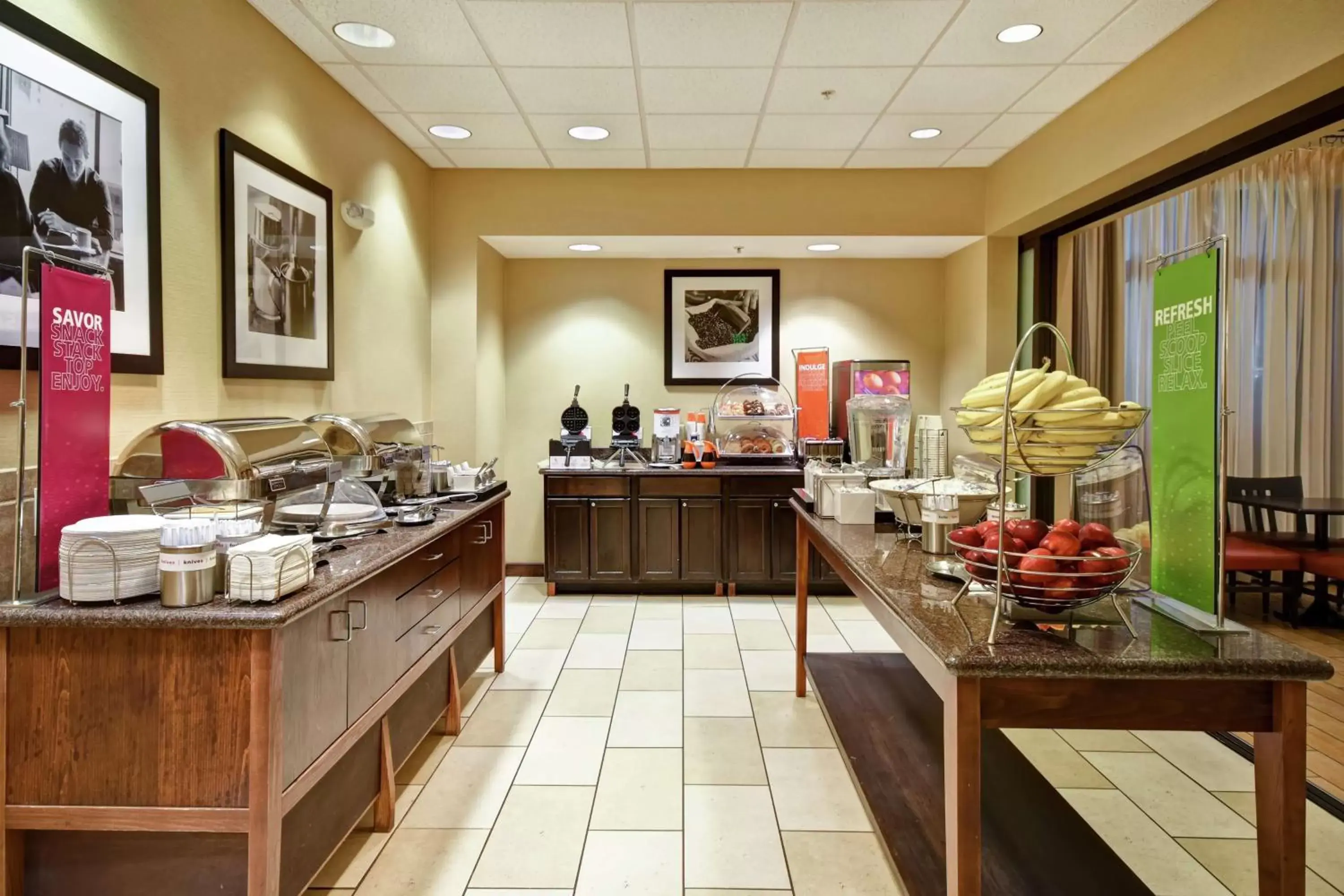 Dining area, Restaurant/Places to Eat in Hampton Inn & Suites Folsom