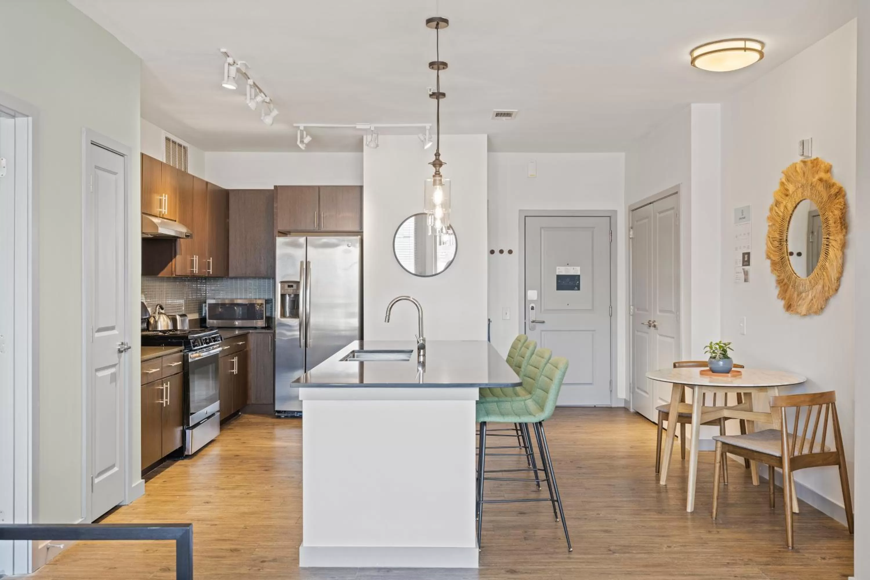 Kitchen or kitchenette in Placemakr Music Row - Vanderbilt