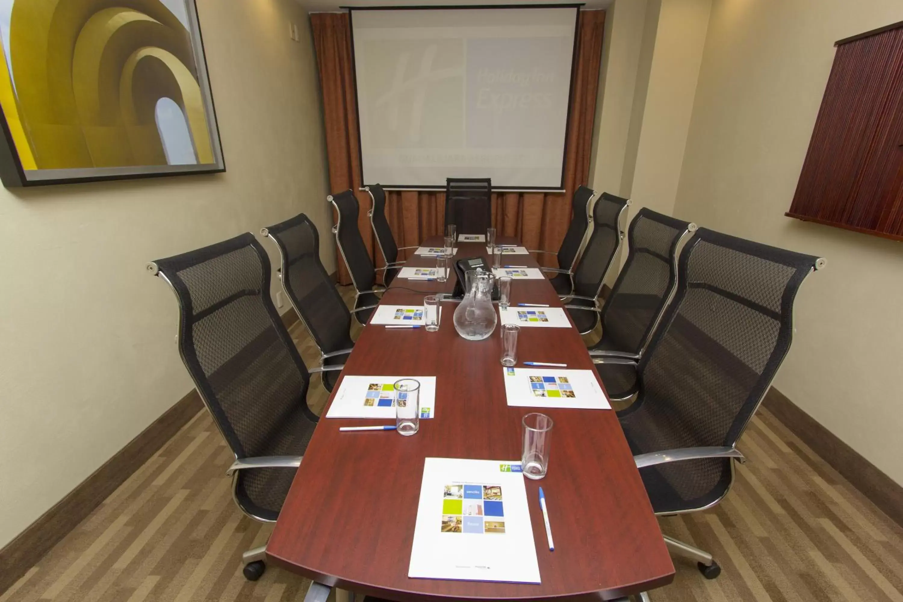 Meeting/conference room in Holiday Inn Express Guadalajara Aeropuerto, an IHG Hotel