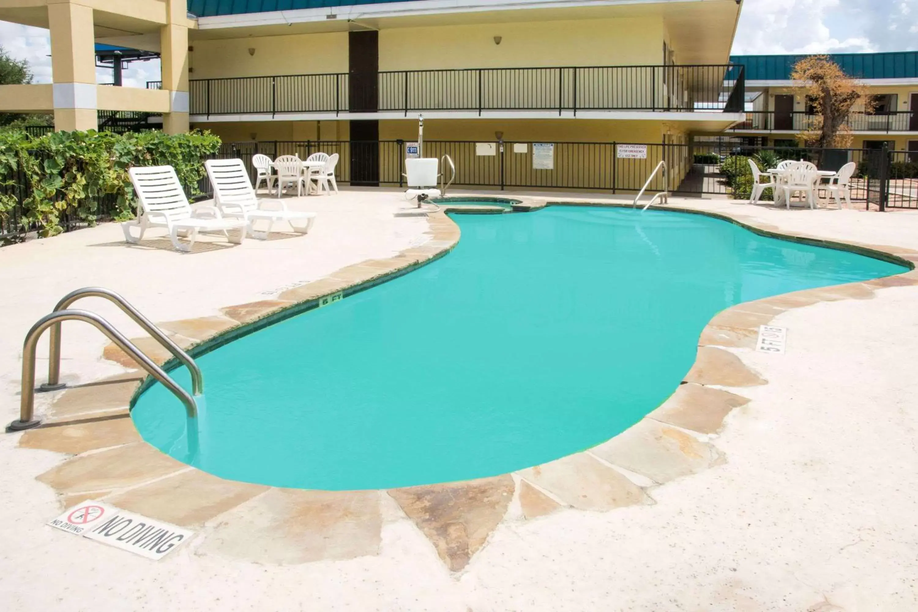 On site, Swimming Pool in Days Inn by Wyndham N.W. Medical Center