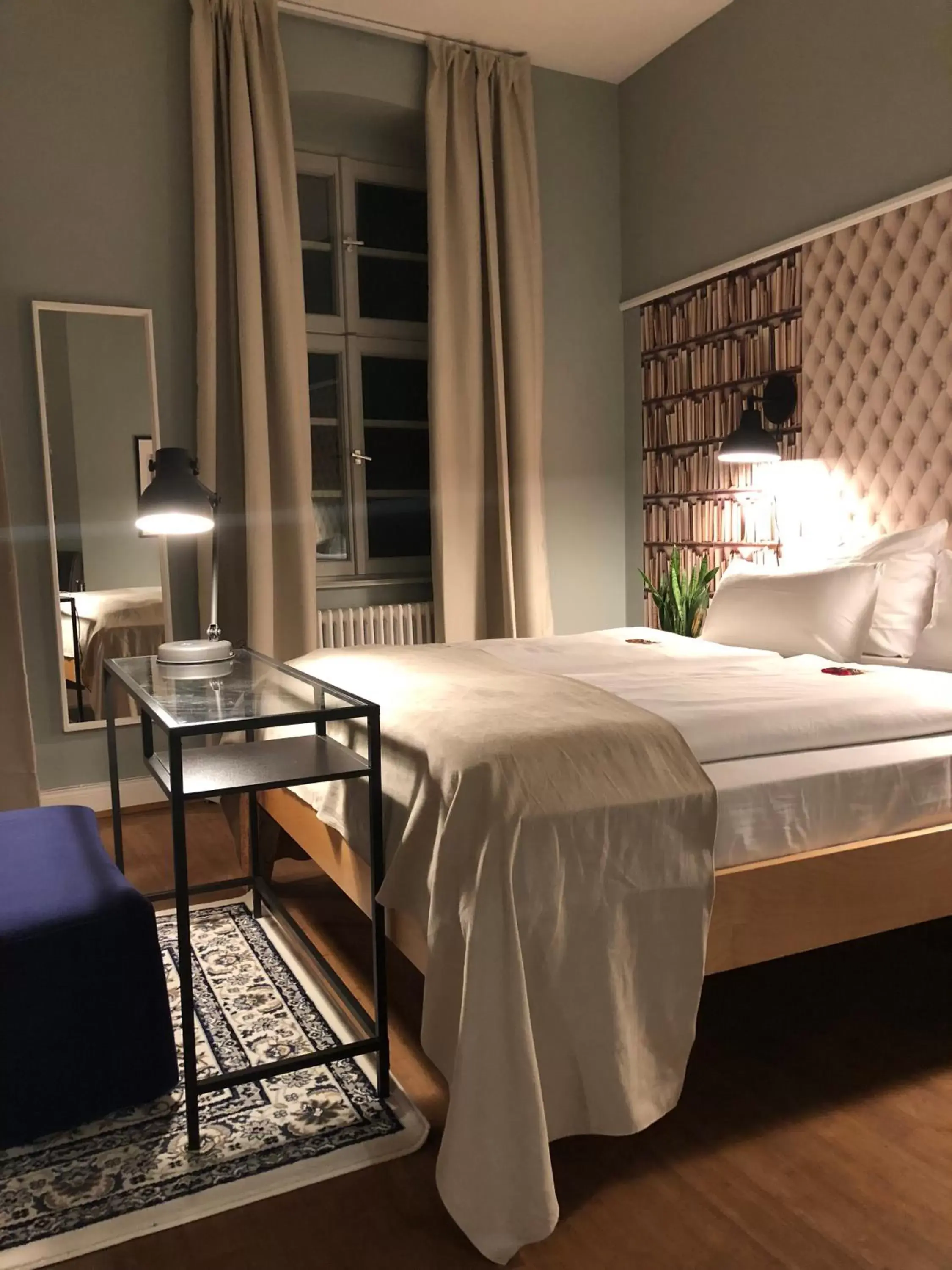 Photo of the whole room, Bed in Hotel Zur Alten Brücke