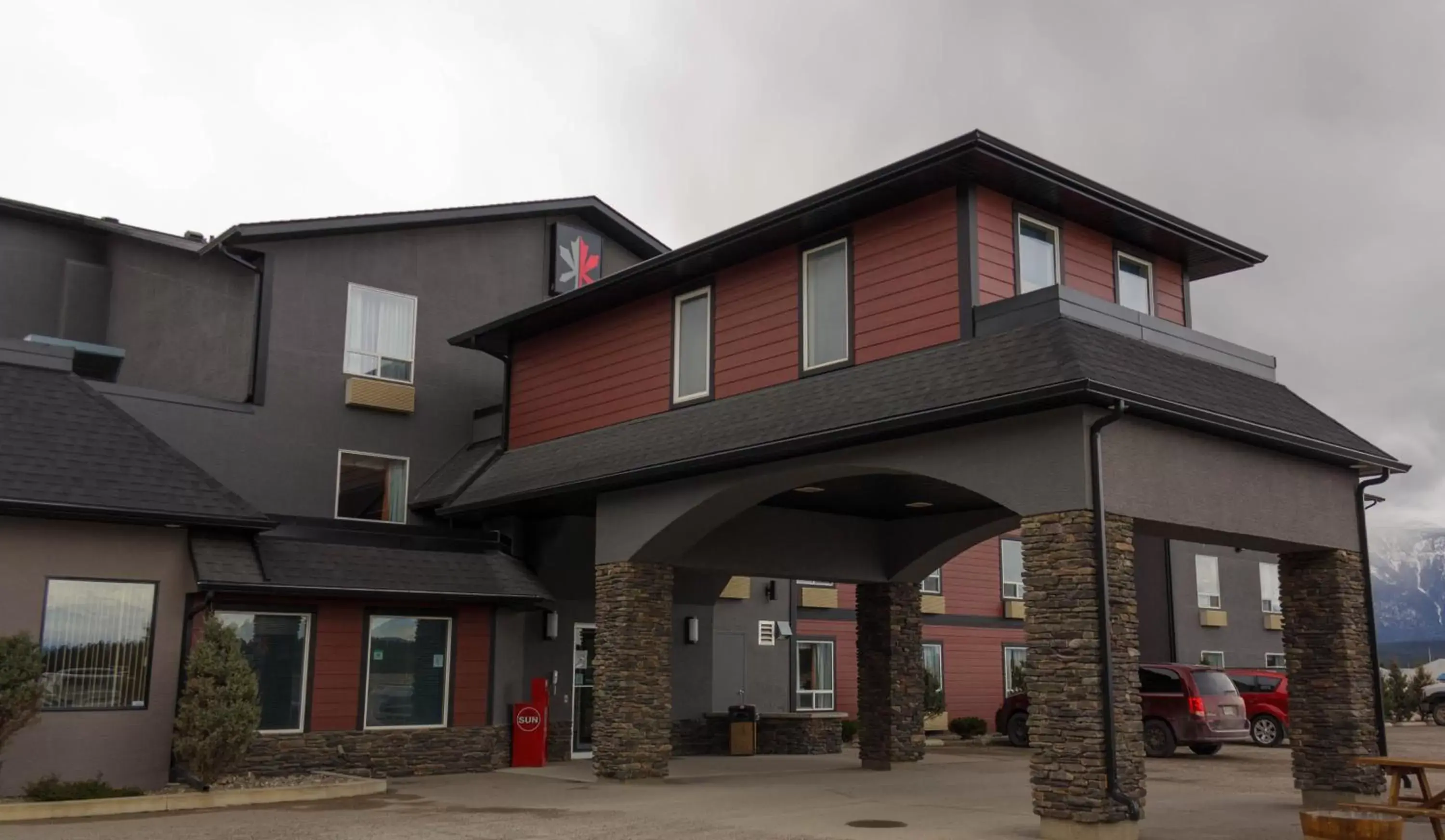 Breakfast, Property Building in The Kanata Inns Invermere