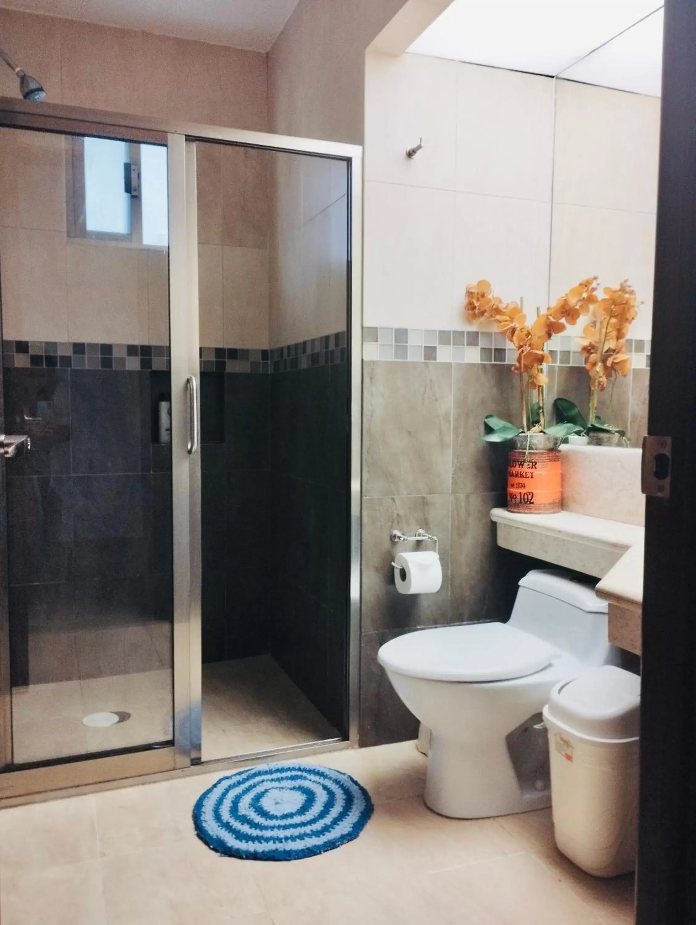 Shower, Bathroom in Flamingo Ocean View