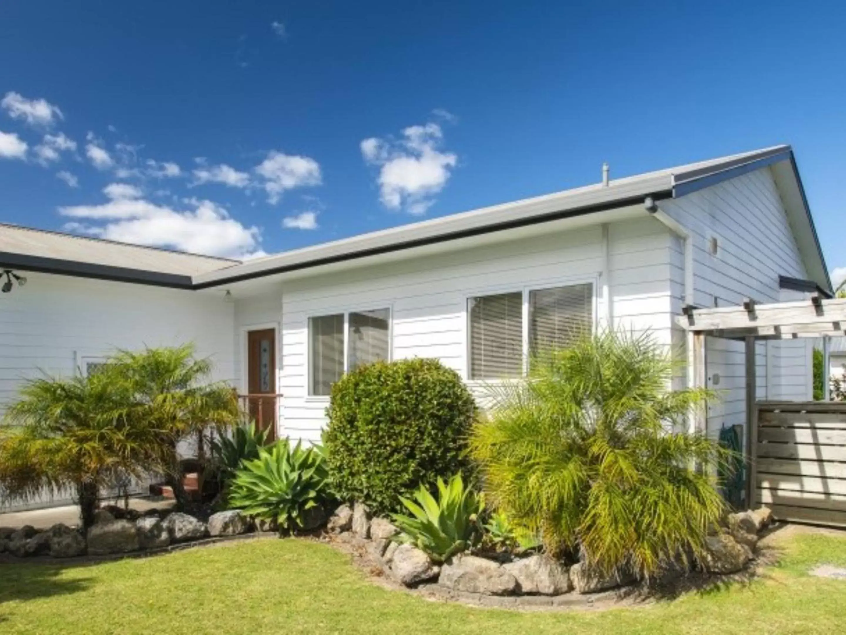 Garden, Property Building in Tudor Park Motel