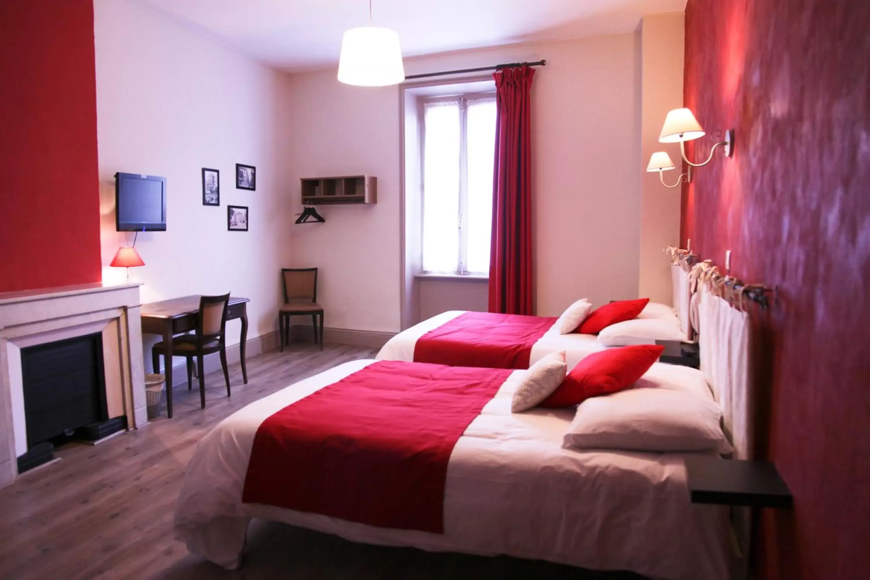 Day, Bed in Hôtel du Midi