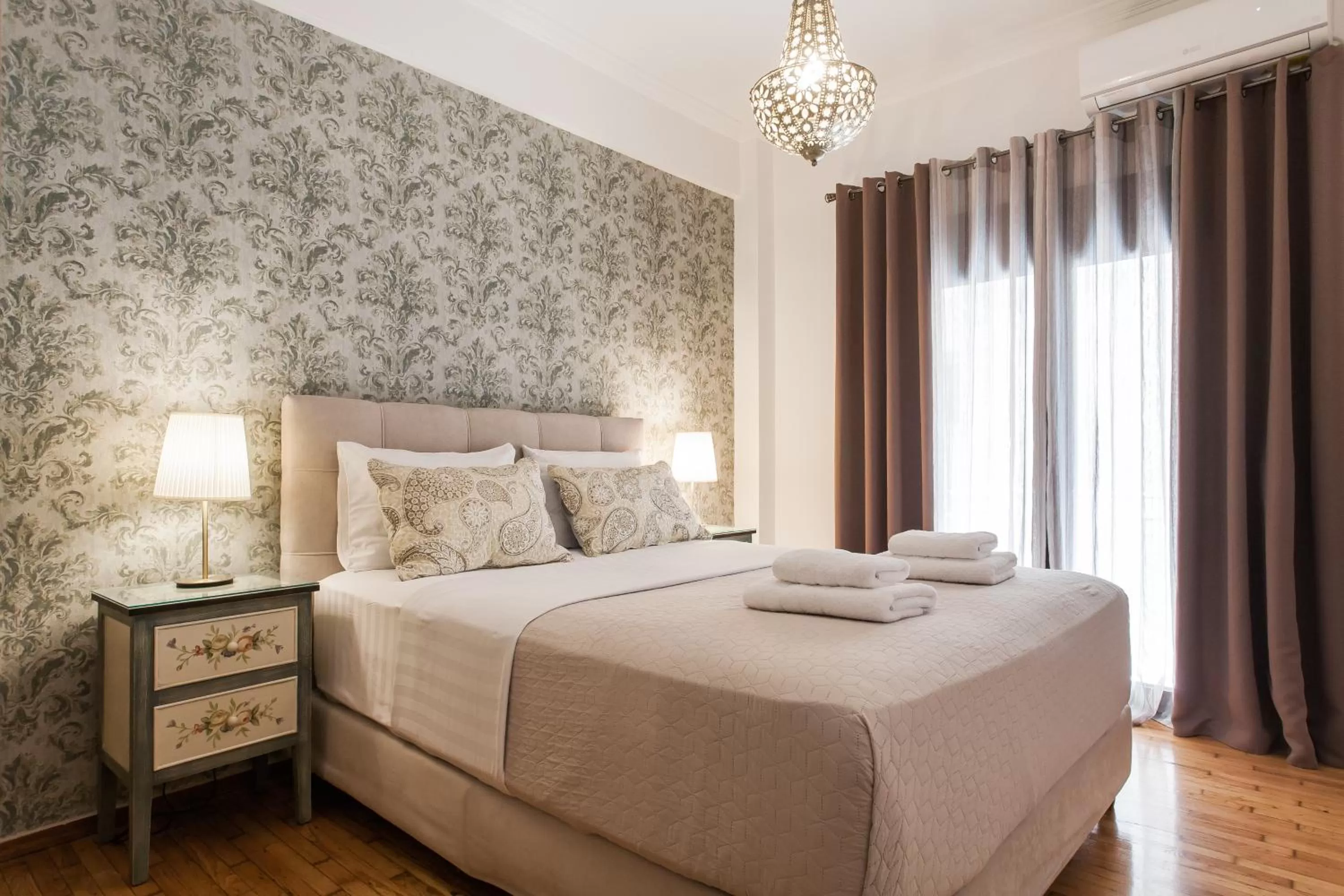 Photo of the whole room, Bed in Nicholas Point Apartments and Rooms