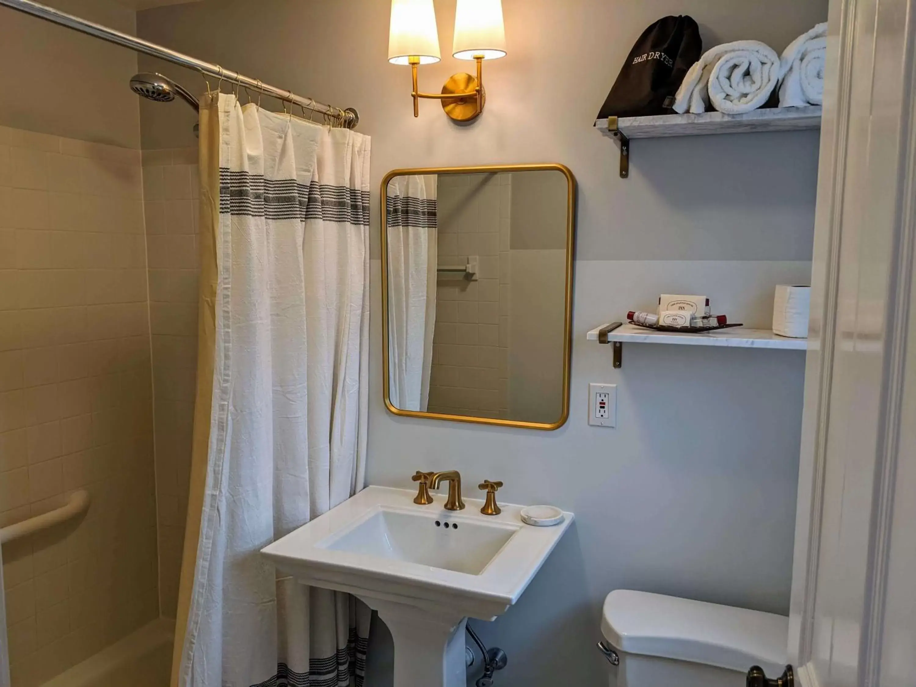 Bathroom in Stanton House Inn