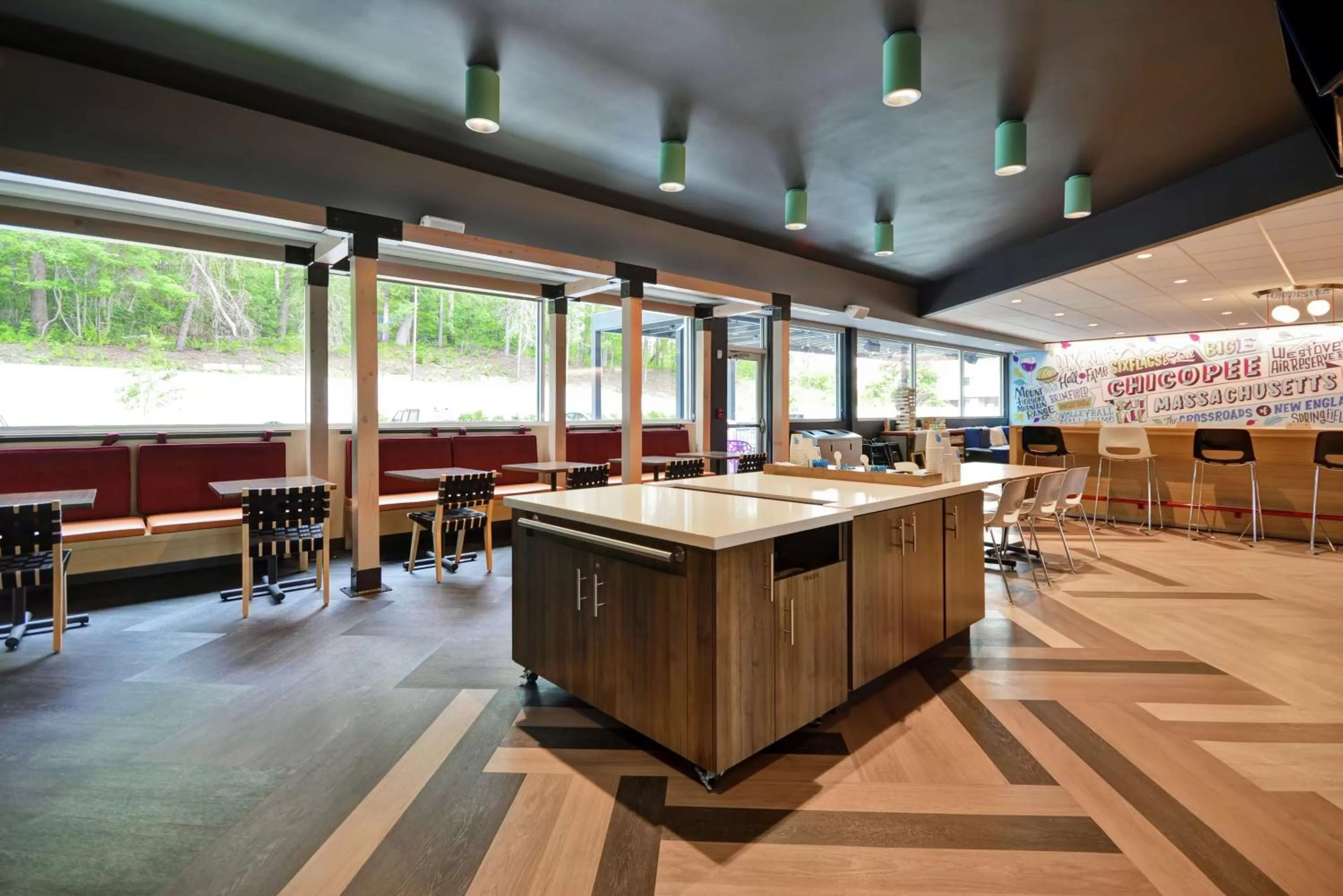 Lobby or reception in Tru By Hilton Chicopee Springfield