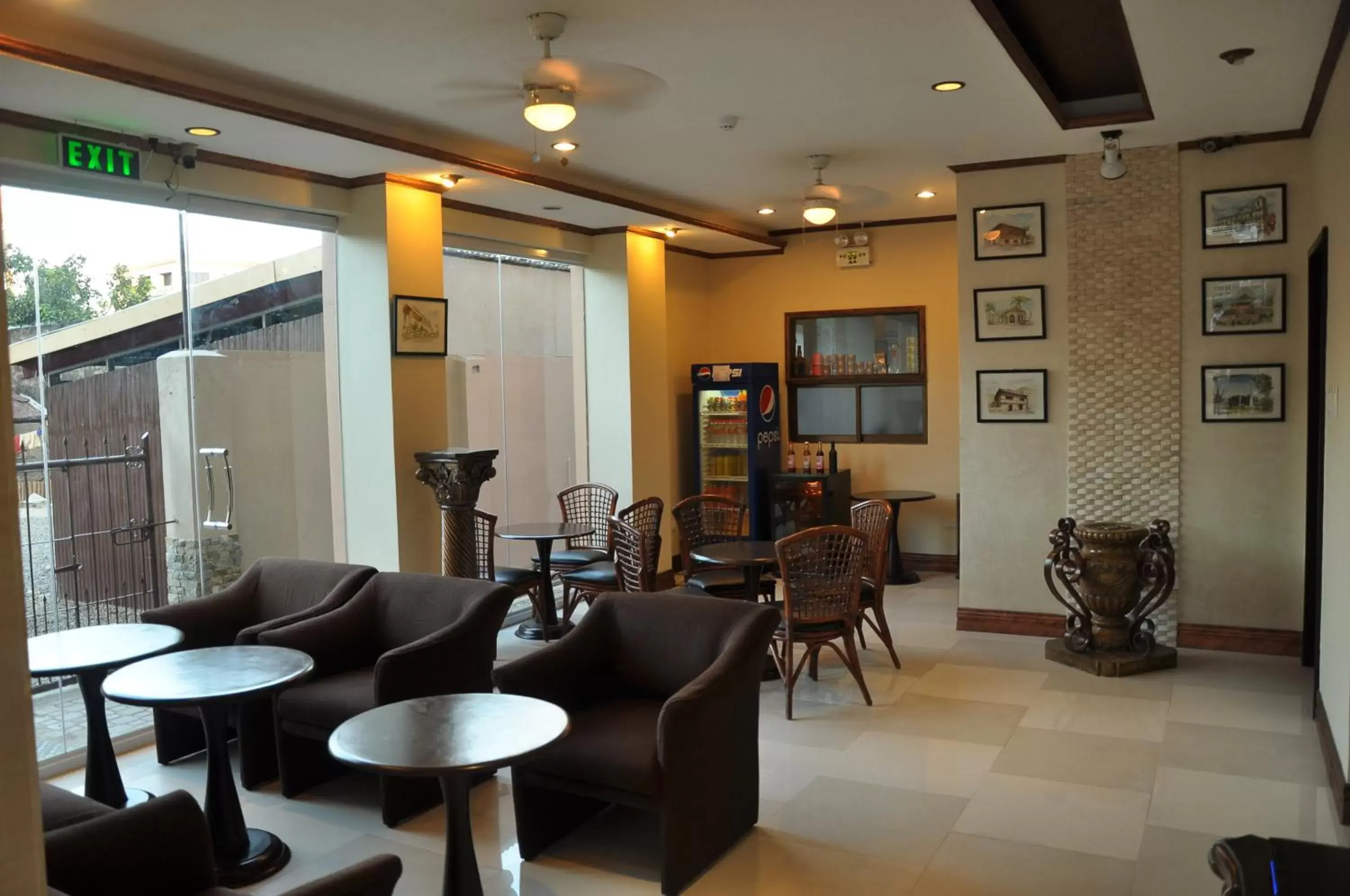 Lounge or bar, Lounge/Bar in RedDoorz near Landers Superstore Cebu City