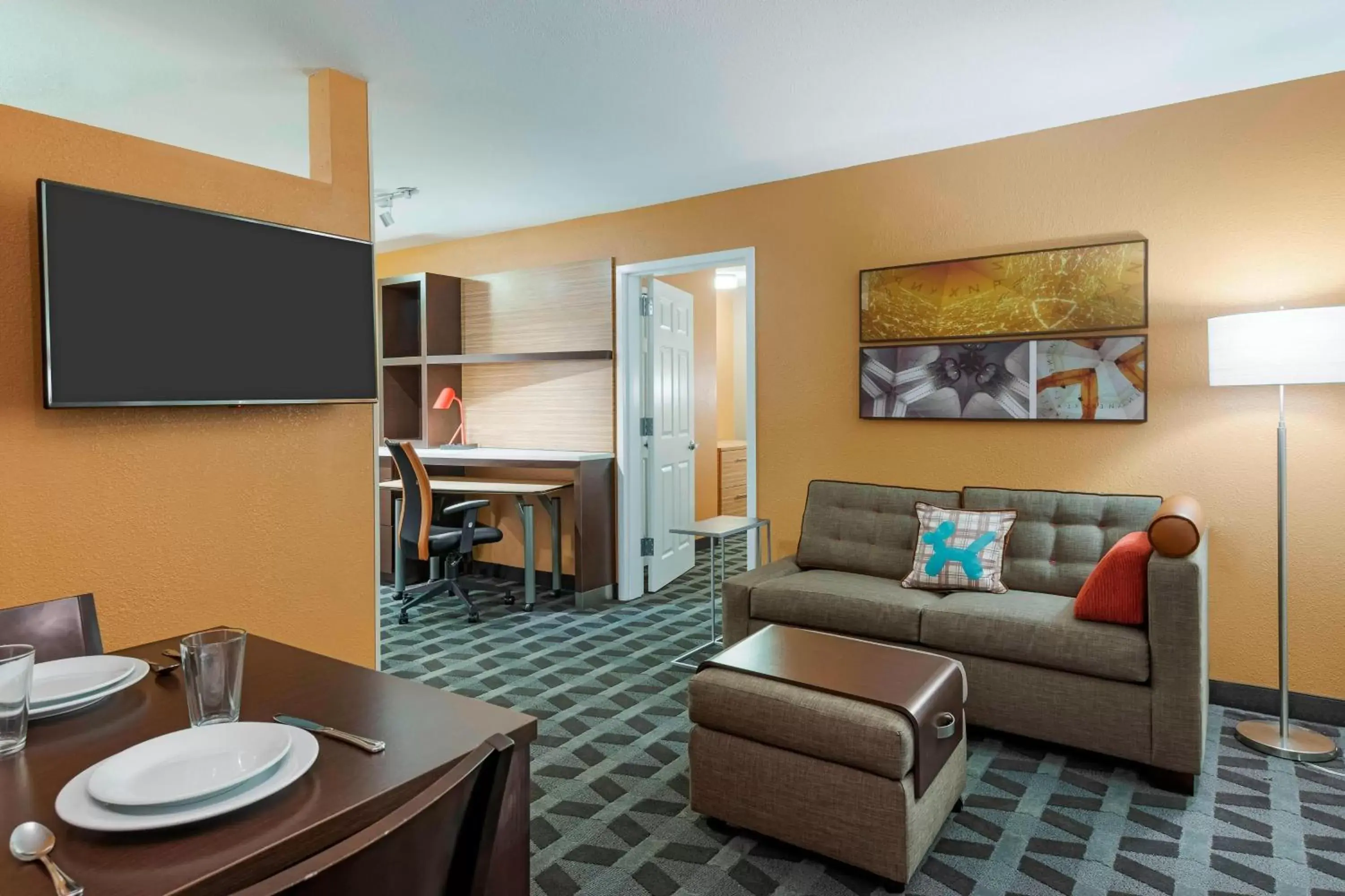 Living room in TownePlace Suites Savannah Midtown