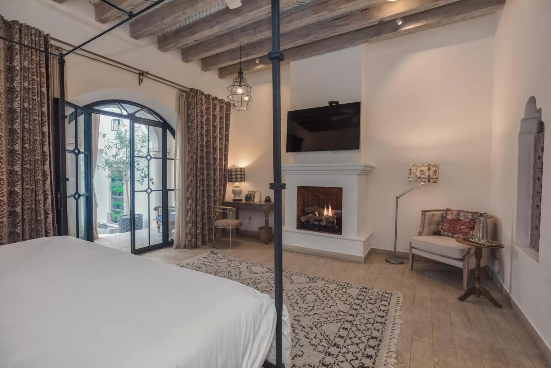 Photo of the whole room, Bed in Casa Delphine