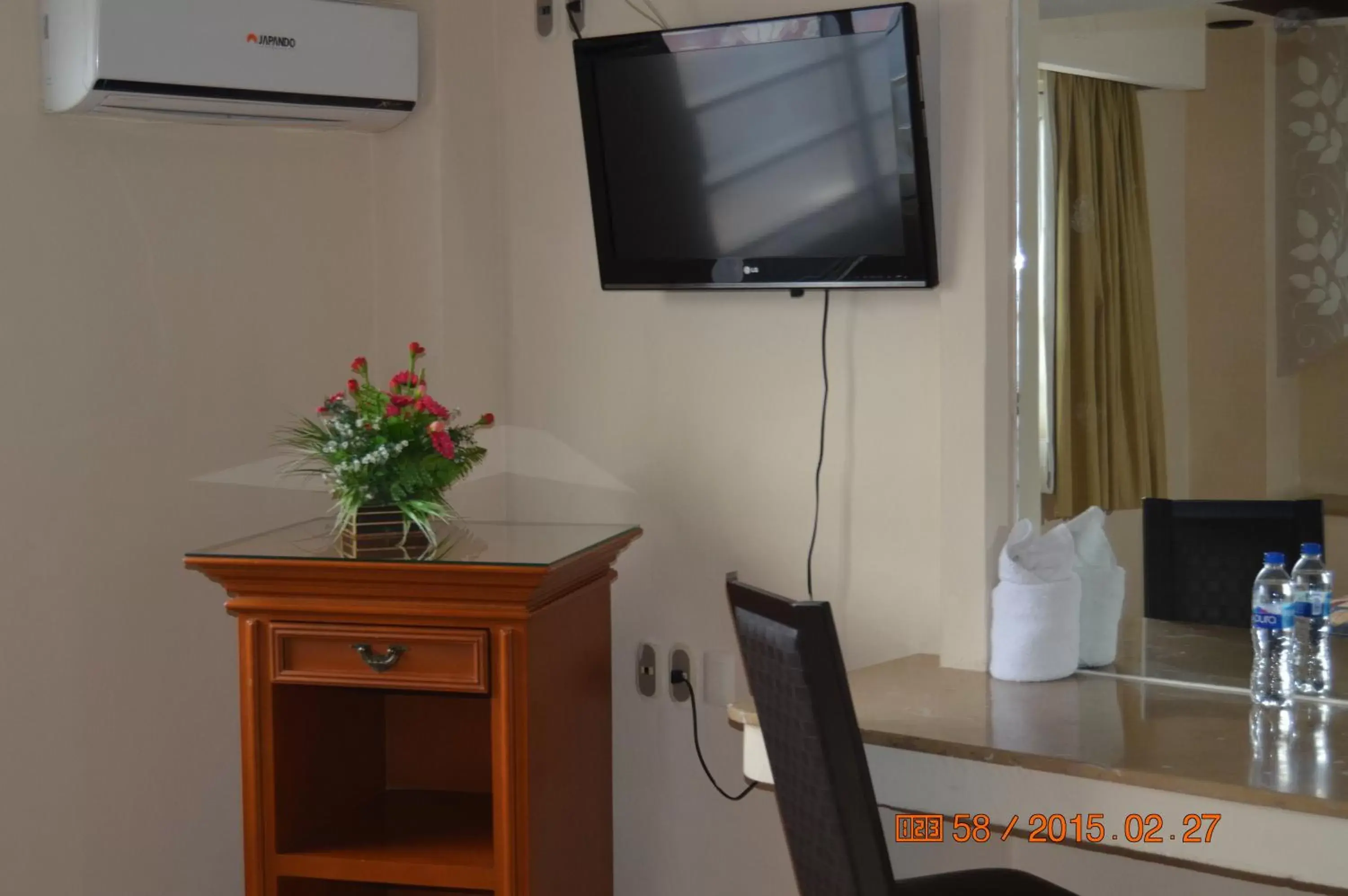 Bathroom, TV/Entertainment Center in Hotel Impala Centro