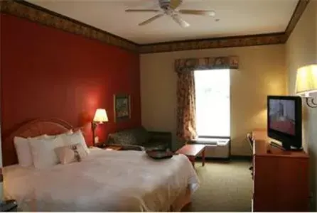 Photo of the whole room, Bed in Hampton Inn Laplace