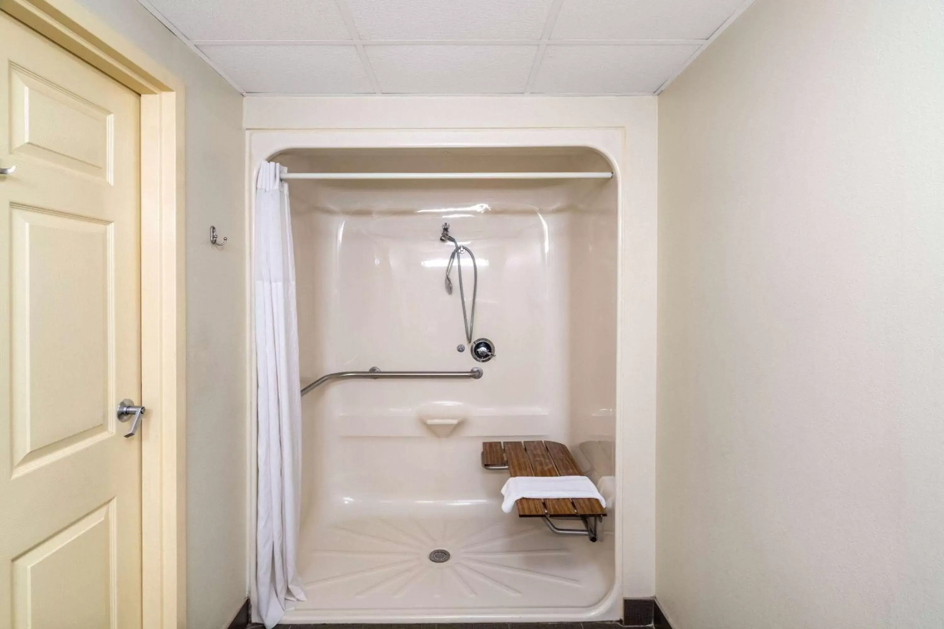 Shower, Bathroom in Days Inn by Wyndham Clarksville North EXIT 4