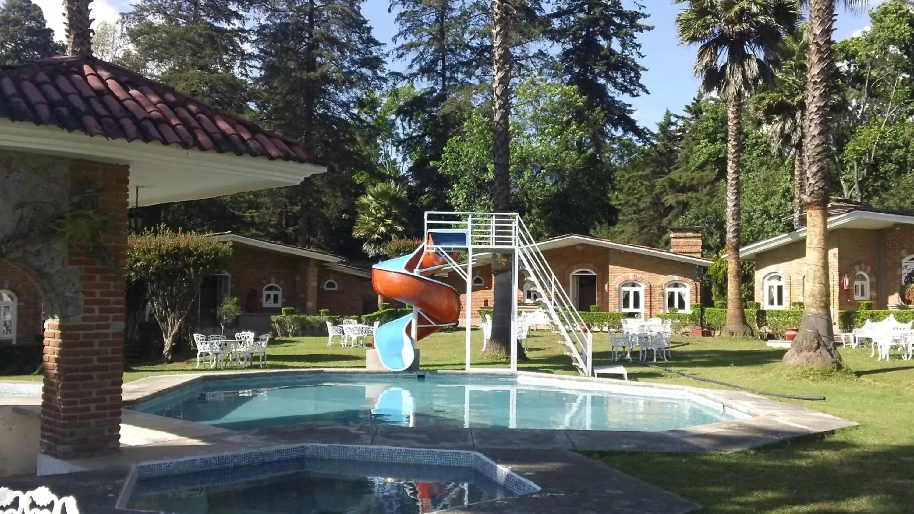 Swimming Pool in Hotel Villa Monarca Inn