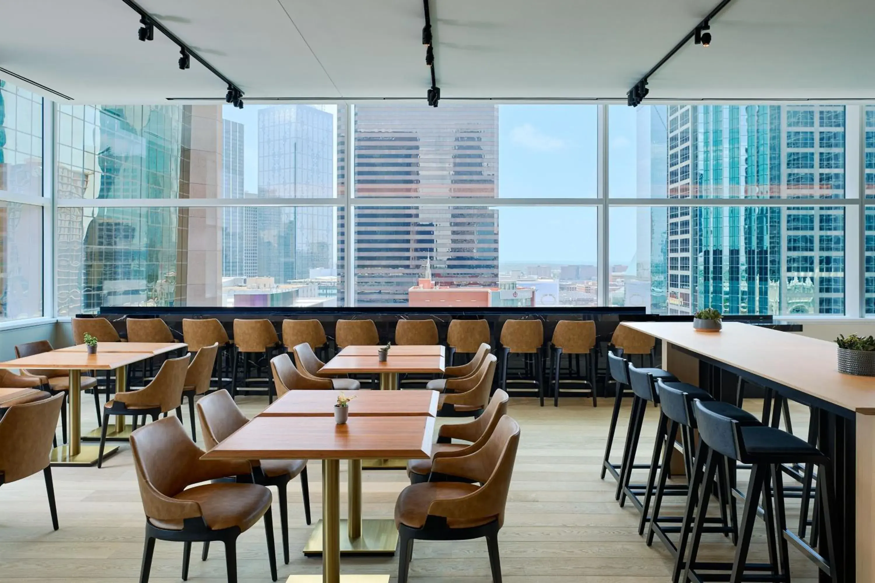 Lounge or bar in JW Marriott Dallas Arts District