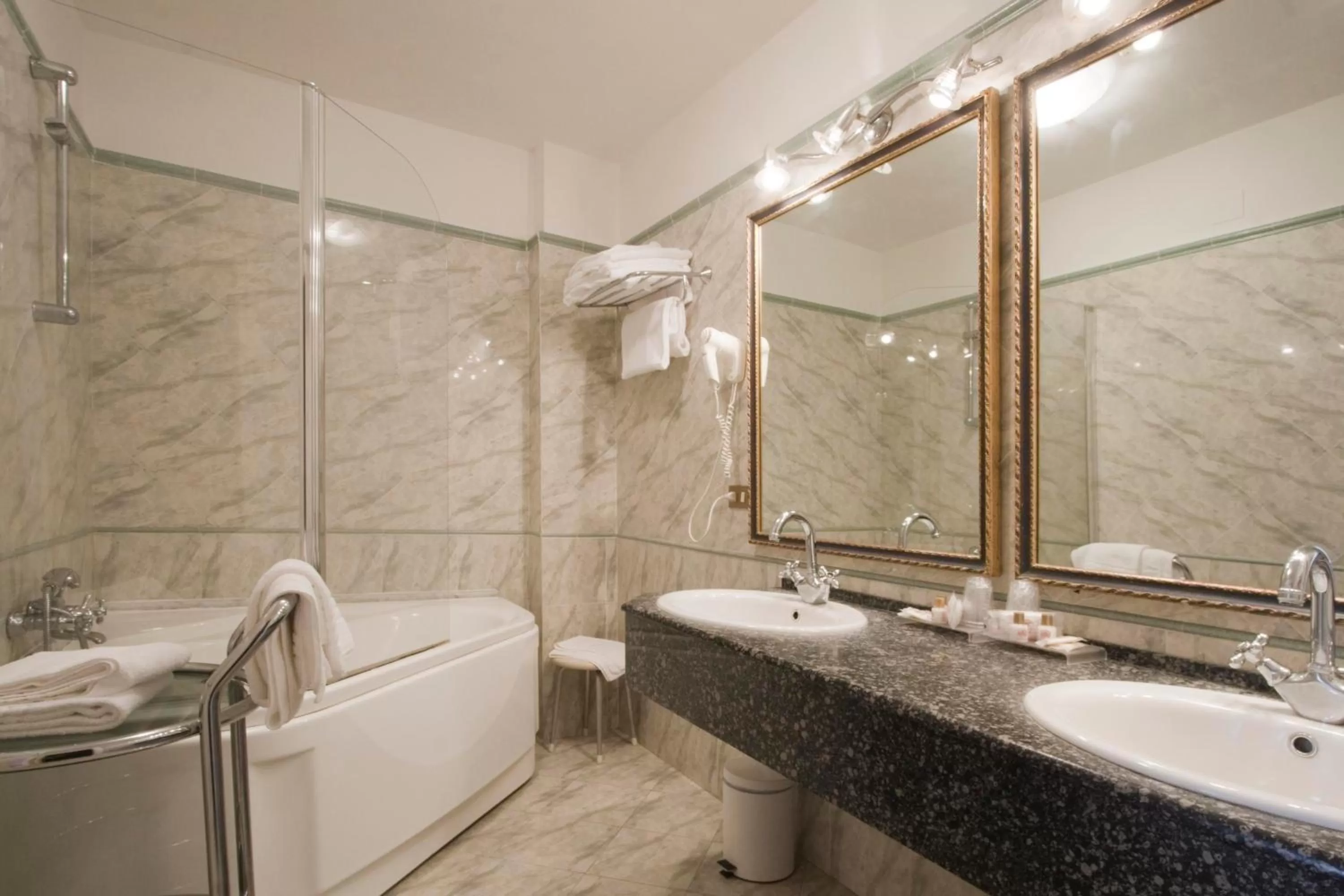 Bathroom in Hotel La Pace