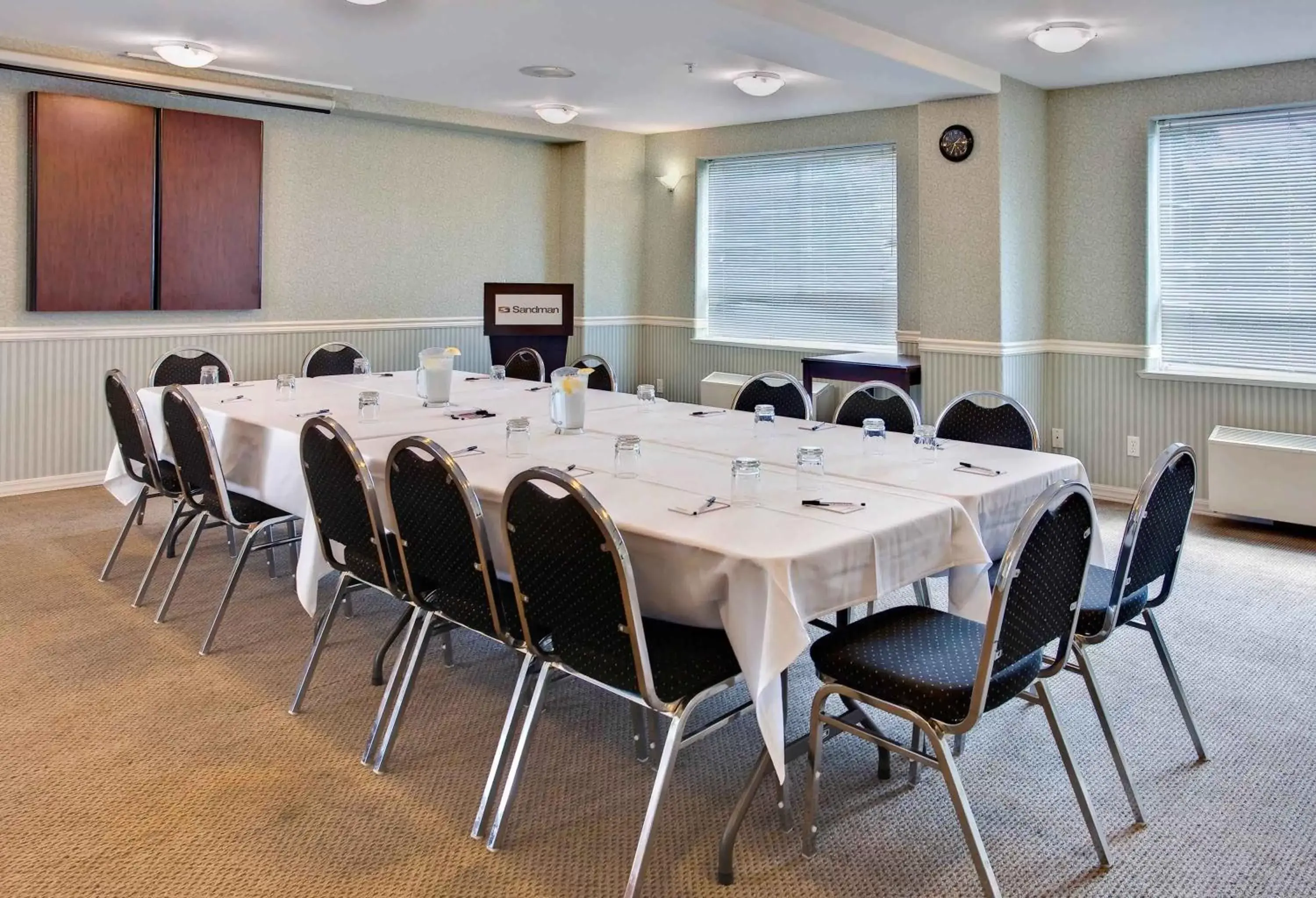 Meeting/conference room in Sandman Hotel Langley