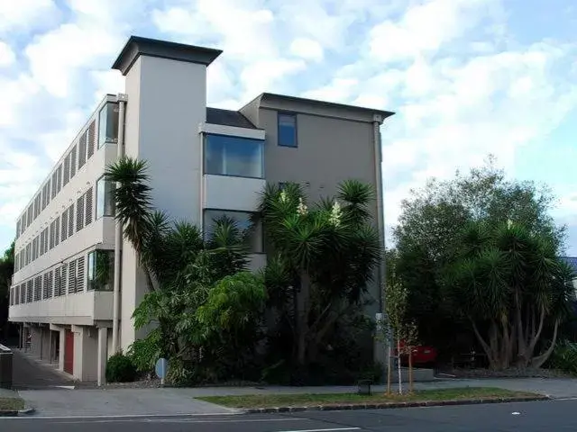 Property Building in Off Broadway Motel