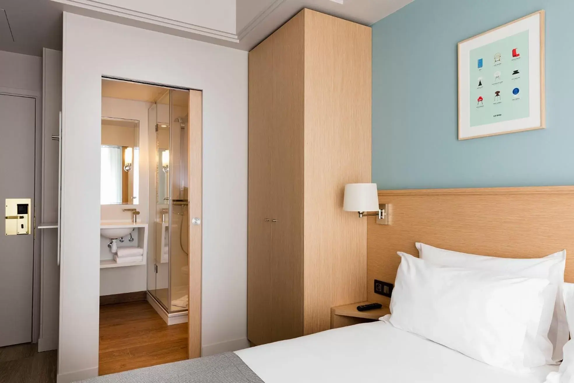 Standard Double Room in Hôtel Magellan Standard Double Room in Hôtel Magellan