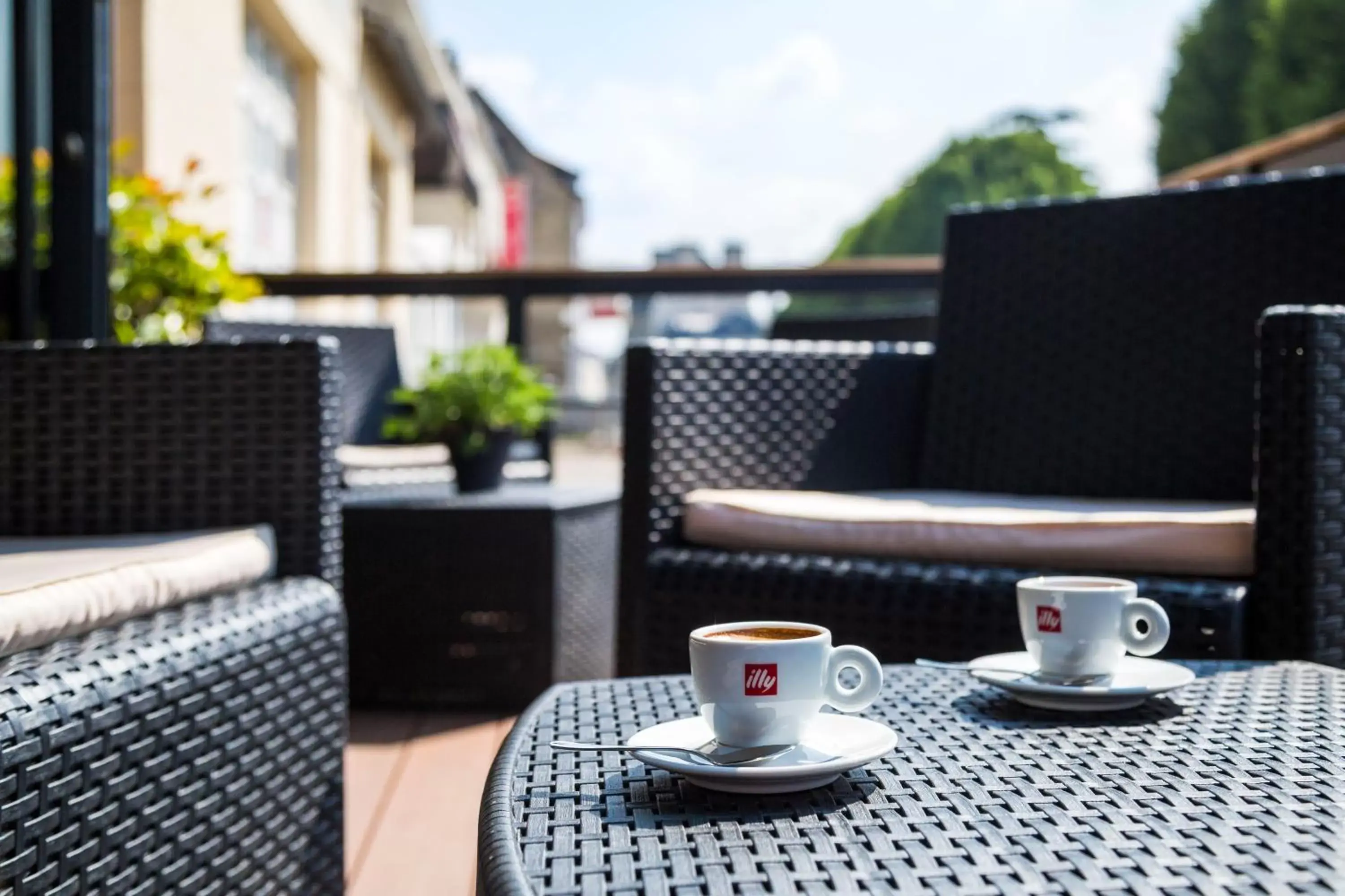 Patio in The Originals City, Hôtel du Château, Pontivy (Inter-Hotel)