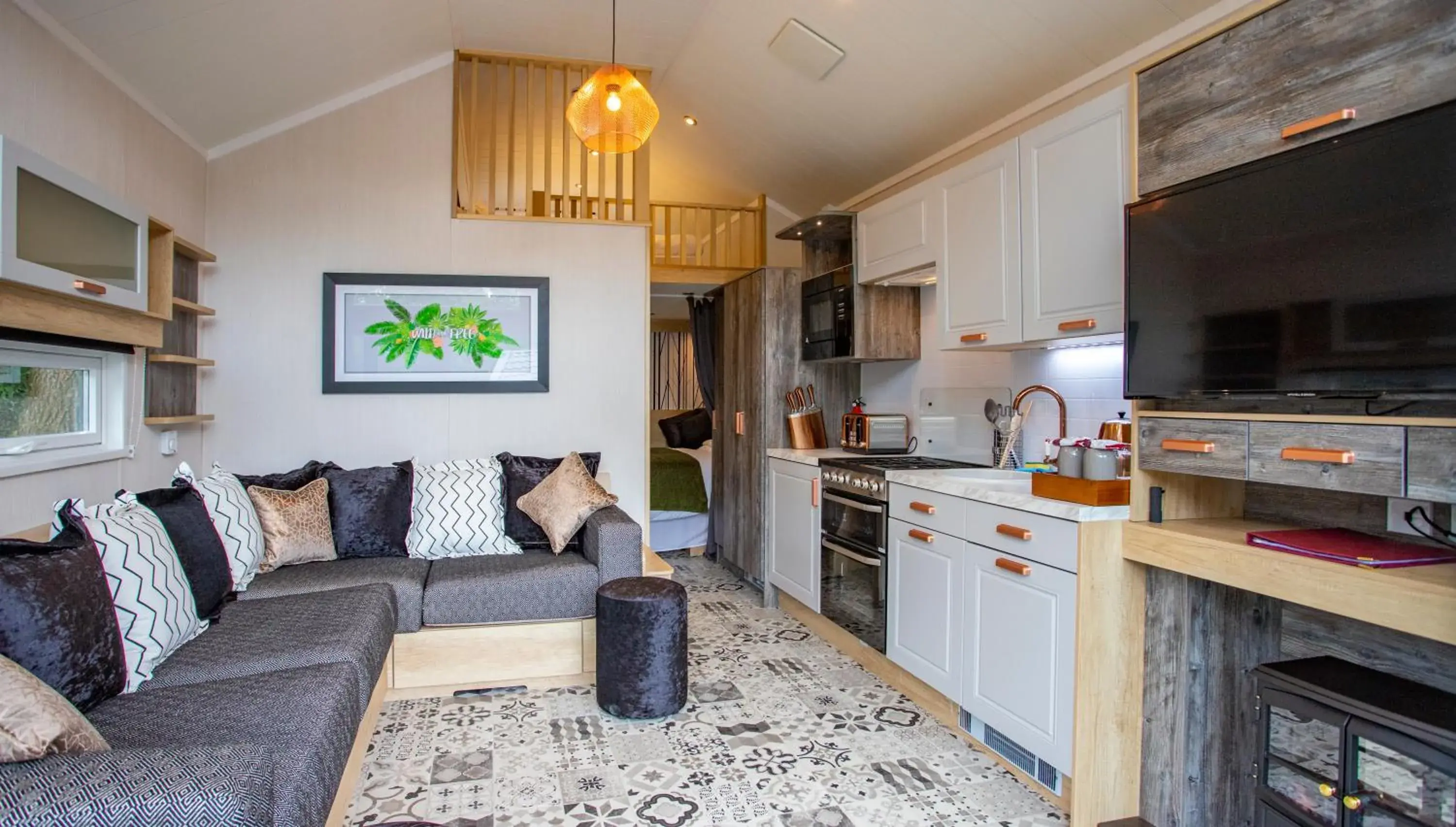 Living room, Kitchen/Kitchenette in Aberdunant Hall Country Hotel