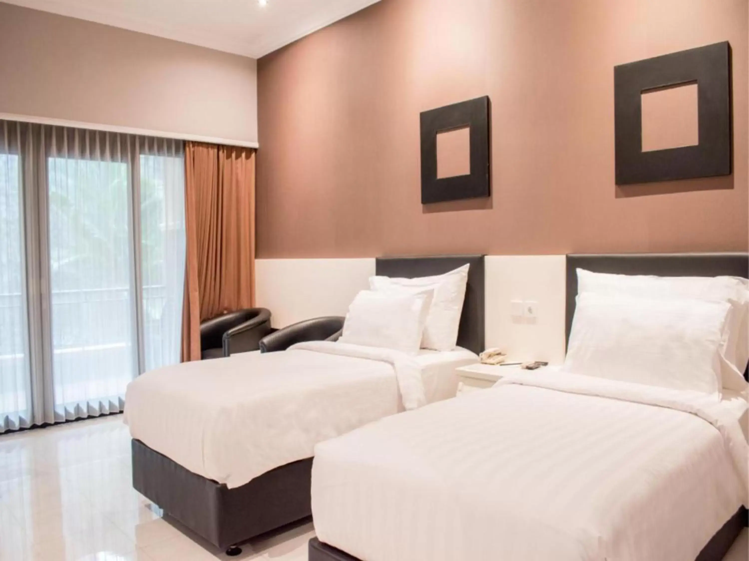 Bed in Luminor Hotel Jember By WH