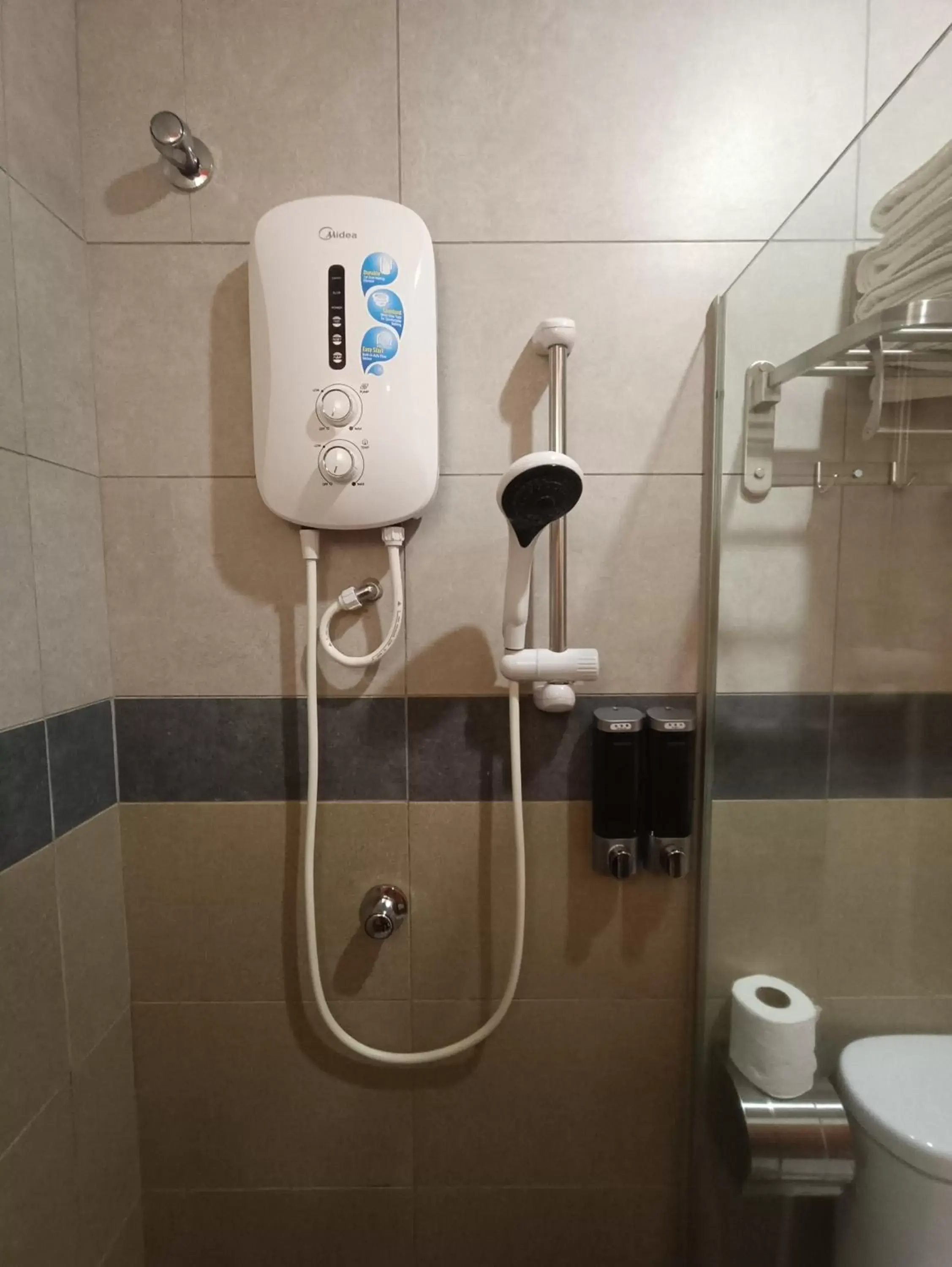 Shower, Bathroom in Greencity Hotel