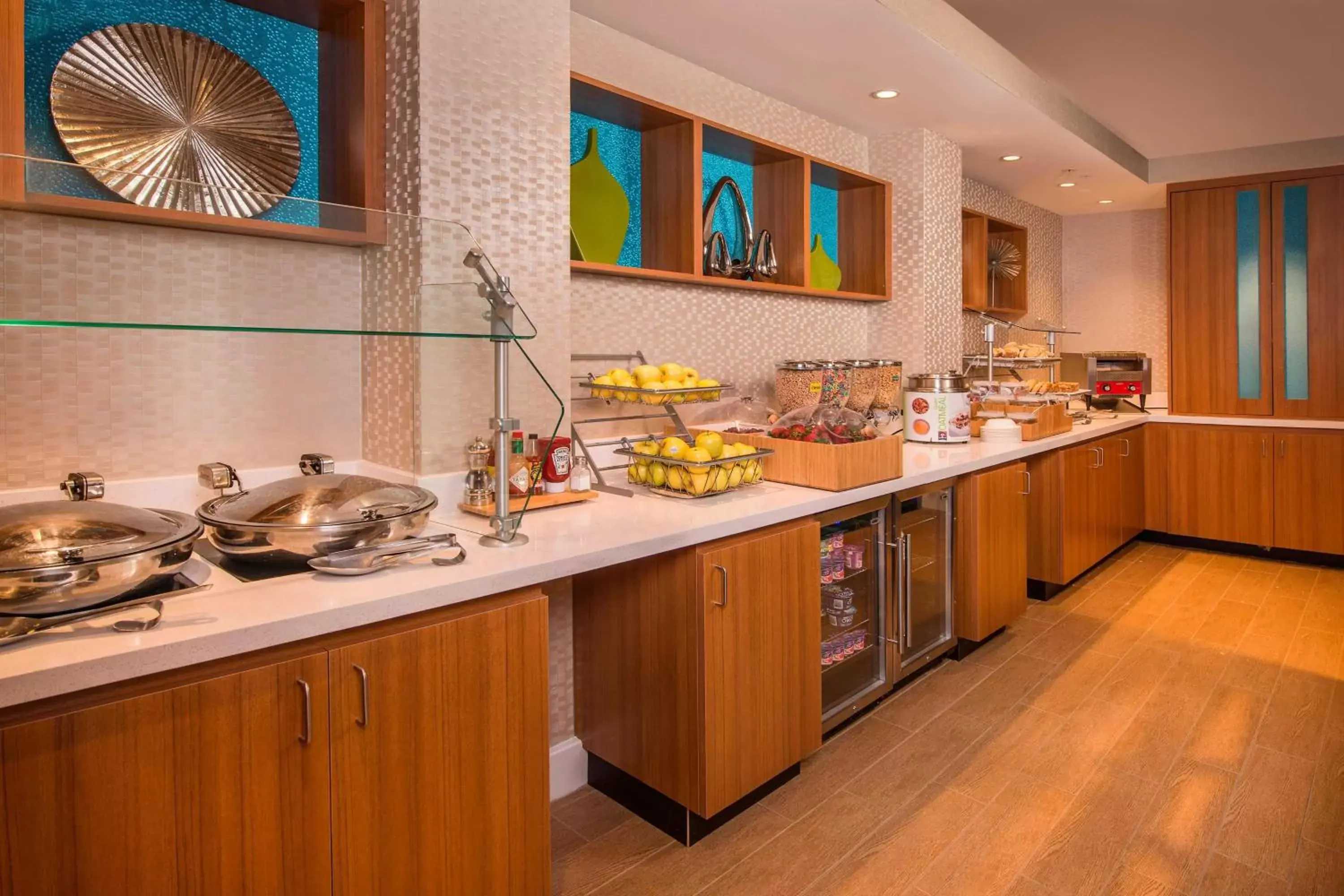 Breakfast, Kitchen/Kitchenette in SpringHill Suites by Marriott Gaithersburg