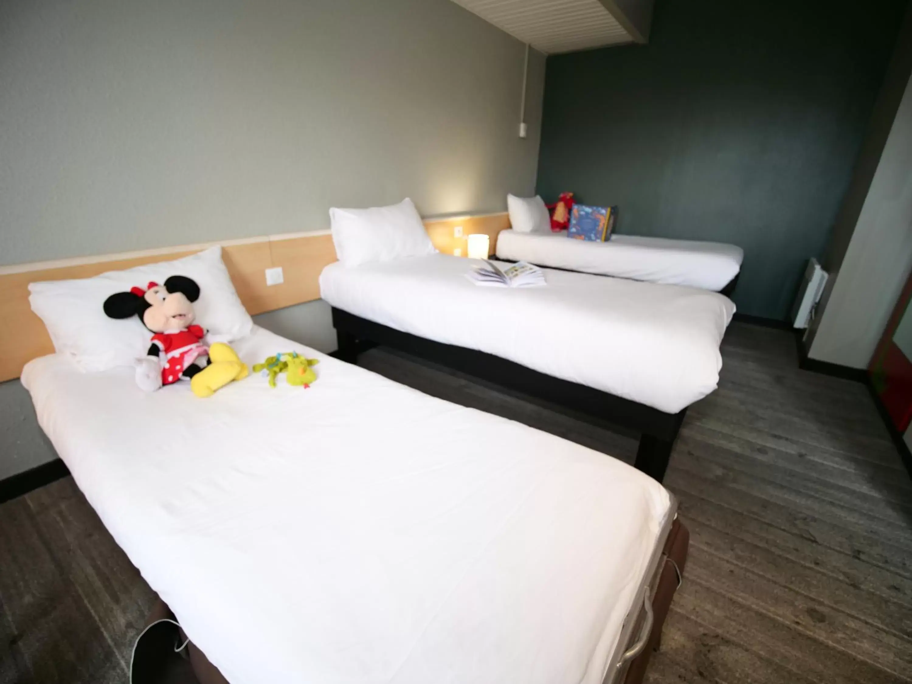 Family, Bed in ibis Chartres Ouest Luce