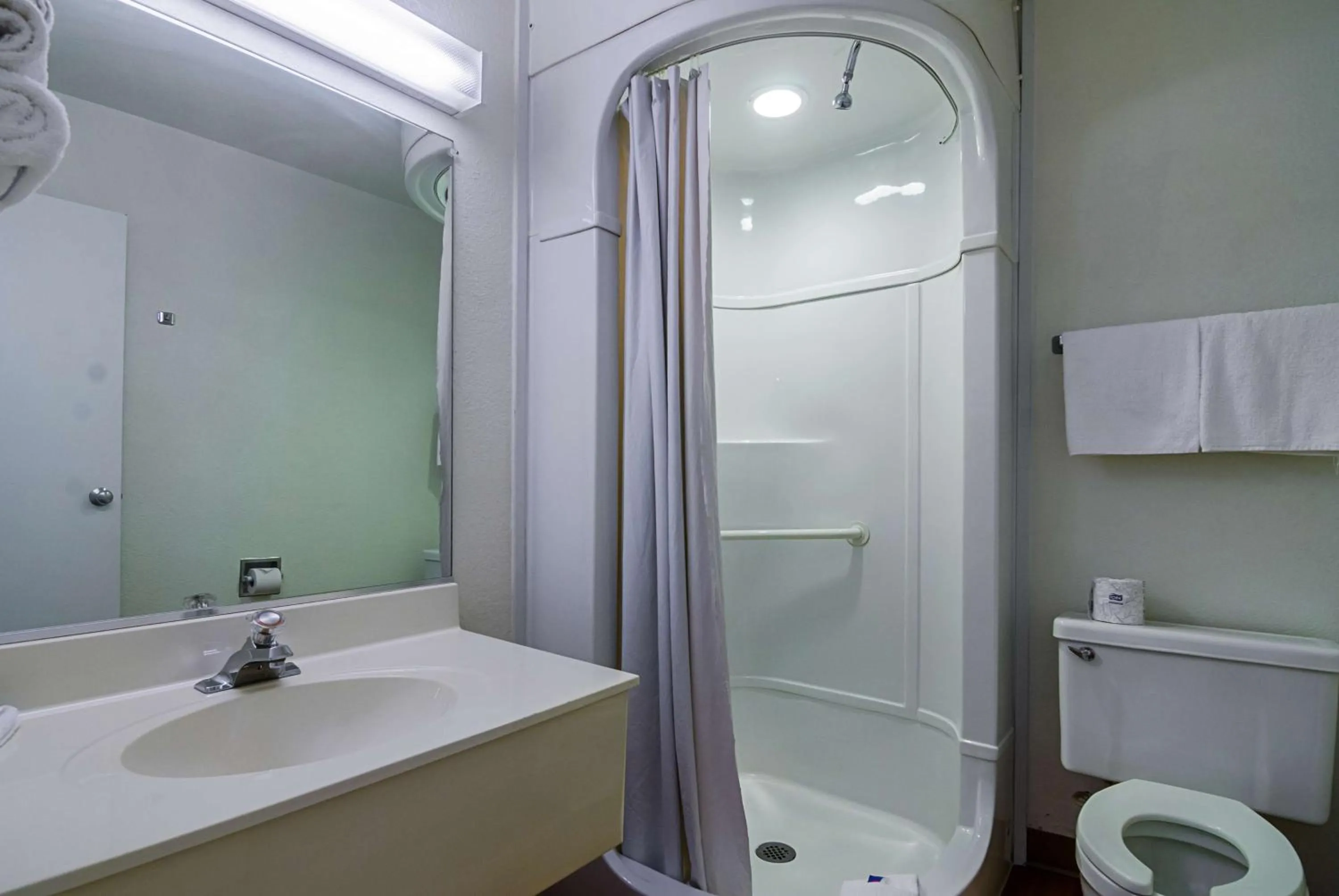 Bathroom in Motel 6-Mitchell, SD