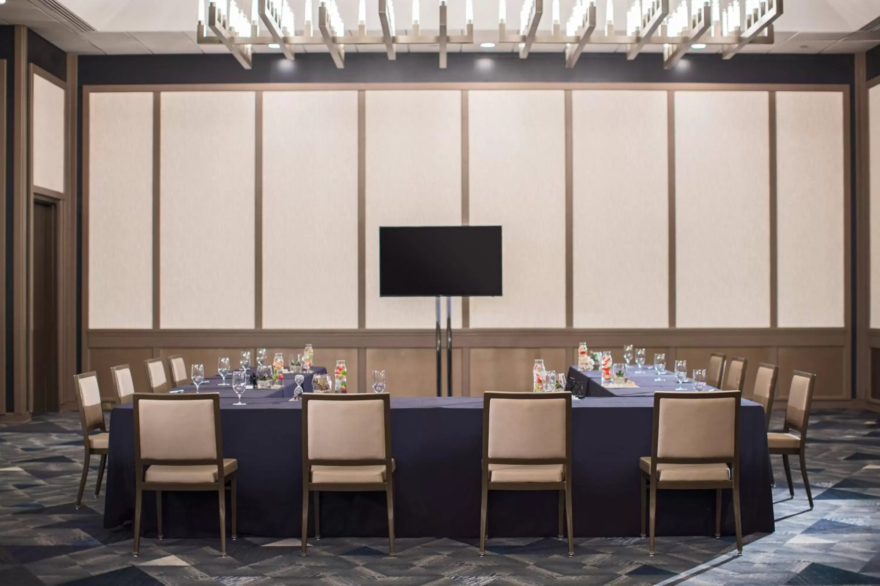 Meeting/conference room in Renaissance Toledo Downtown Hotel