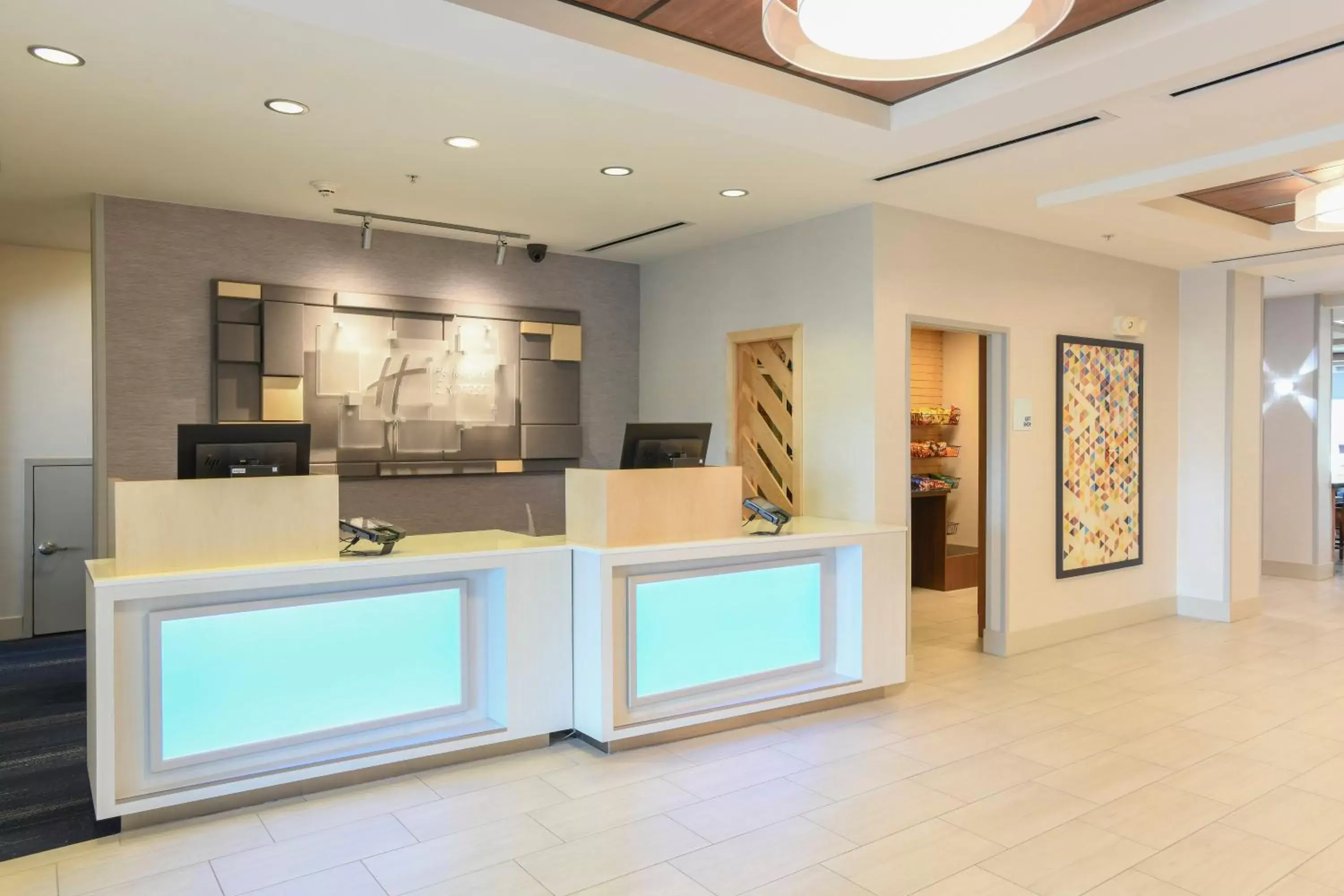 Property building in Holiday Inn Express Hotel & Suites Richwood - Cincinnati South by IHG Property building in Holiday Inn Express Hotel & Suites Richwood - Cincinnati South by IHG