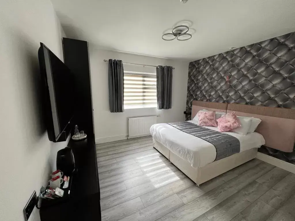 Double or Twin Room - single occupancy - Disability Access in Charnwood Regency Guest House Double or Twin Room - single occupancy - Disability Access in Charnwood Regency Guest House