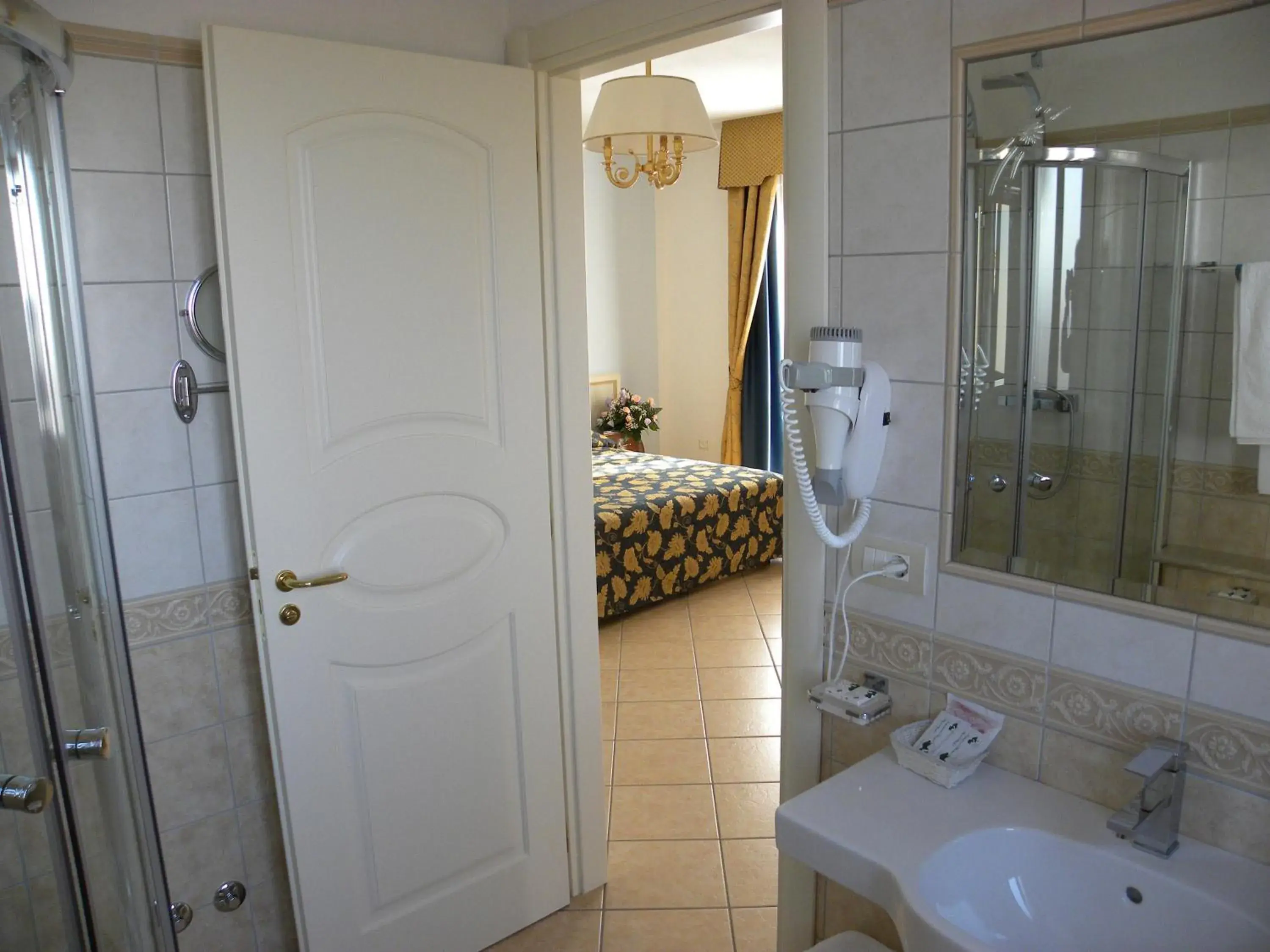 Photo of the whole room, Bathroom in Hotel Ristorante Borgo La Tana