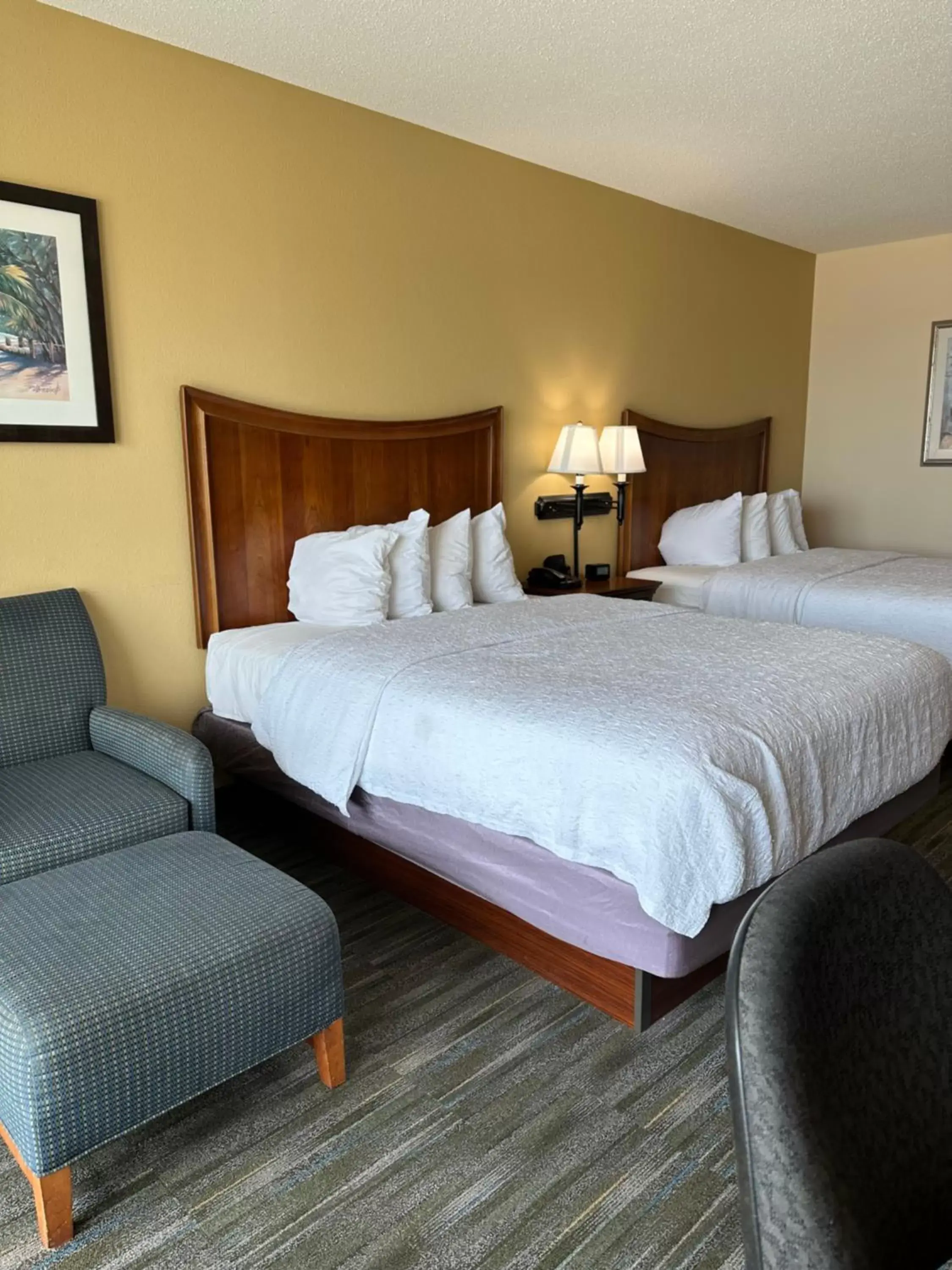 Bed in Hampton Inn Virginia Beach-Oceanfront South