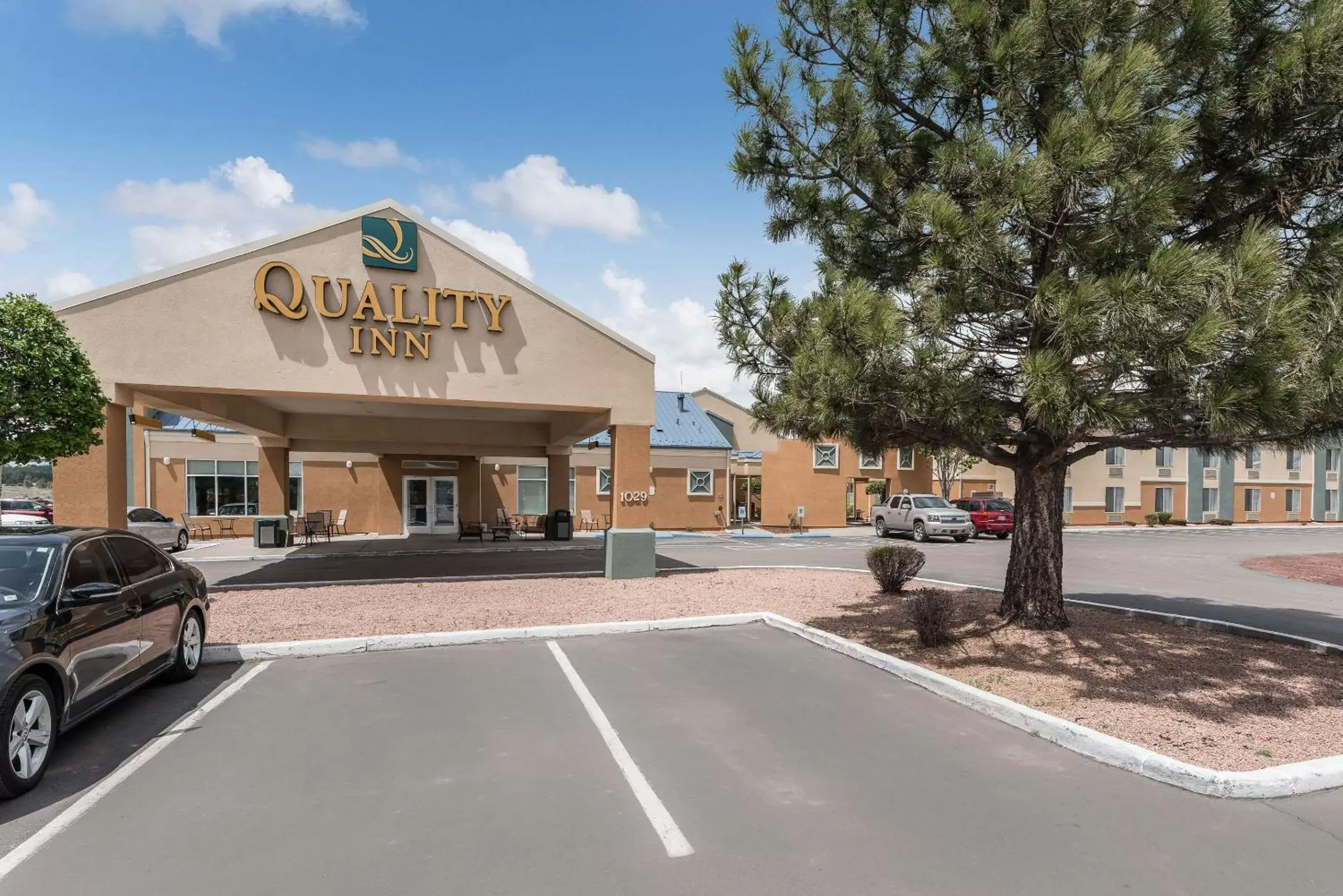 Property Building in Quality Inn Near Grand Canyon