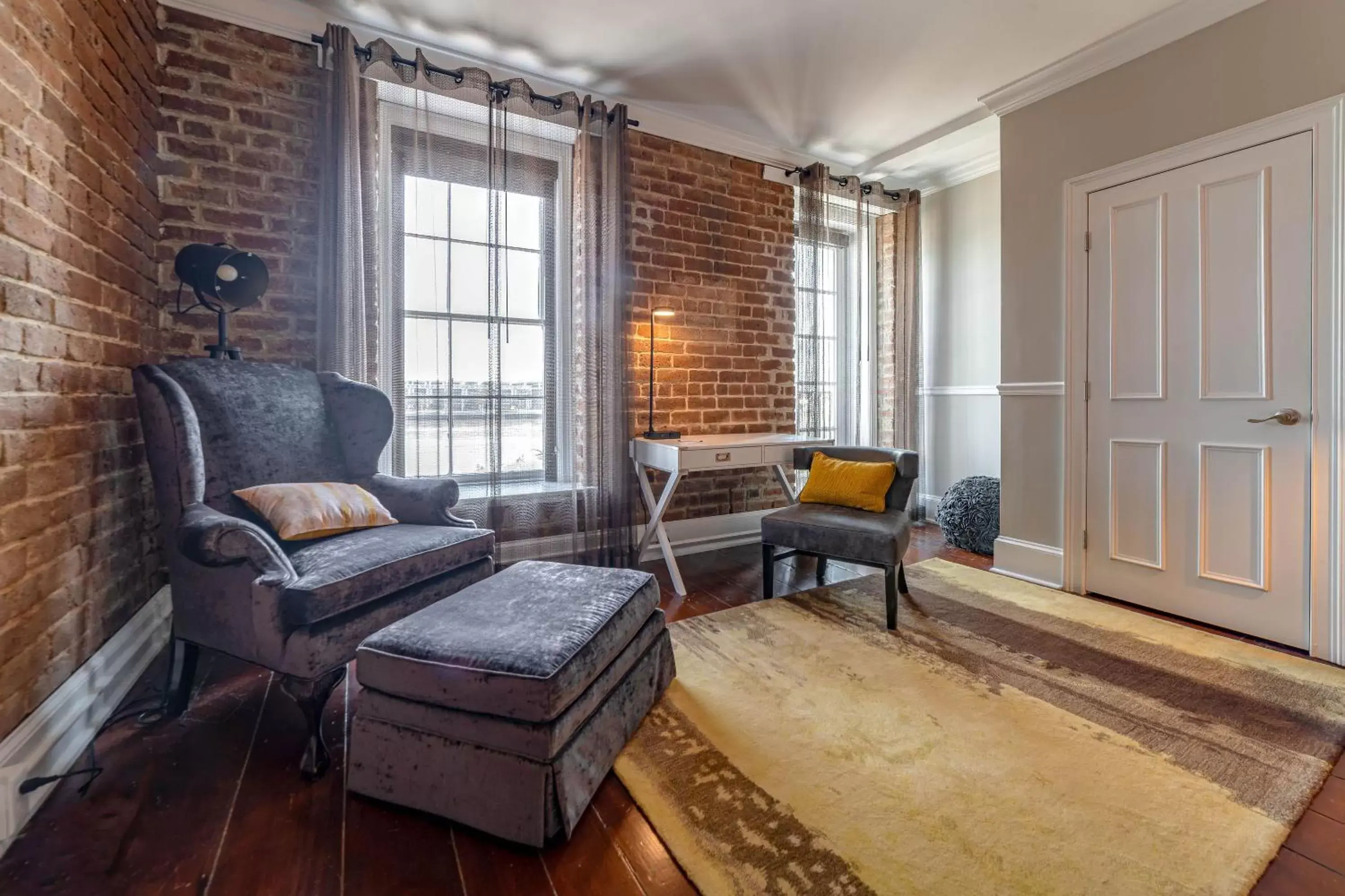 Seating Area in River Street Inn