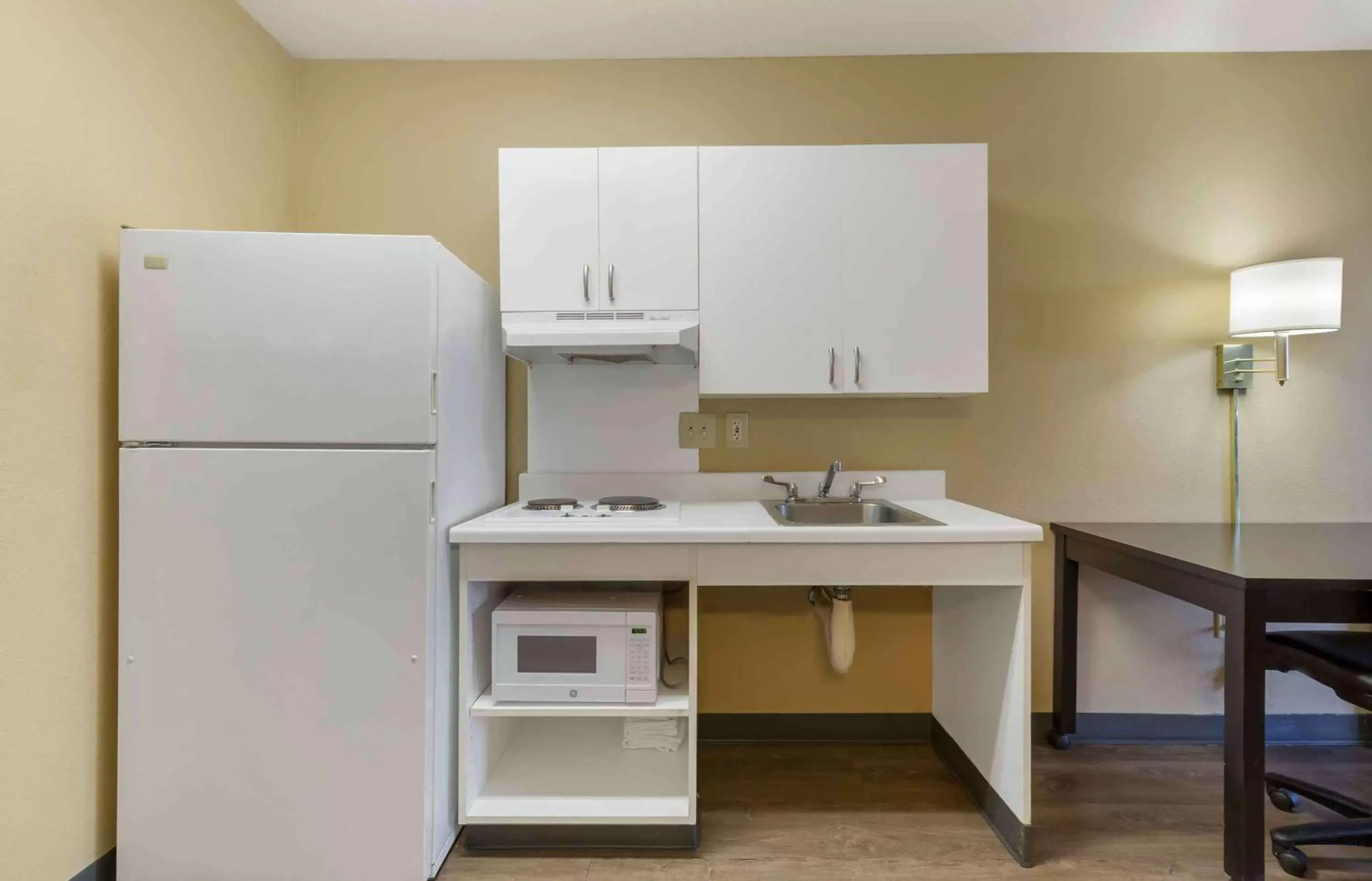 Bedroom, Kitchen/Kitchenette in Extended Stay America Suites - Chesapeake - Churchland Blvd