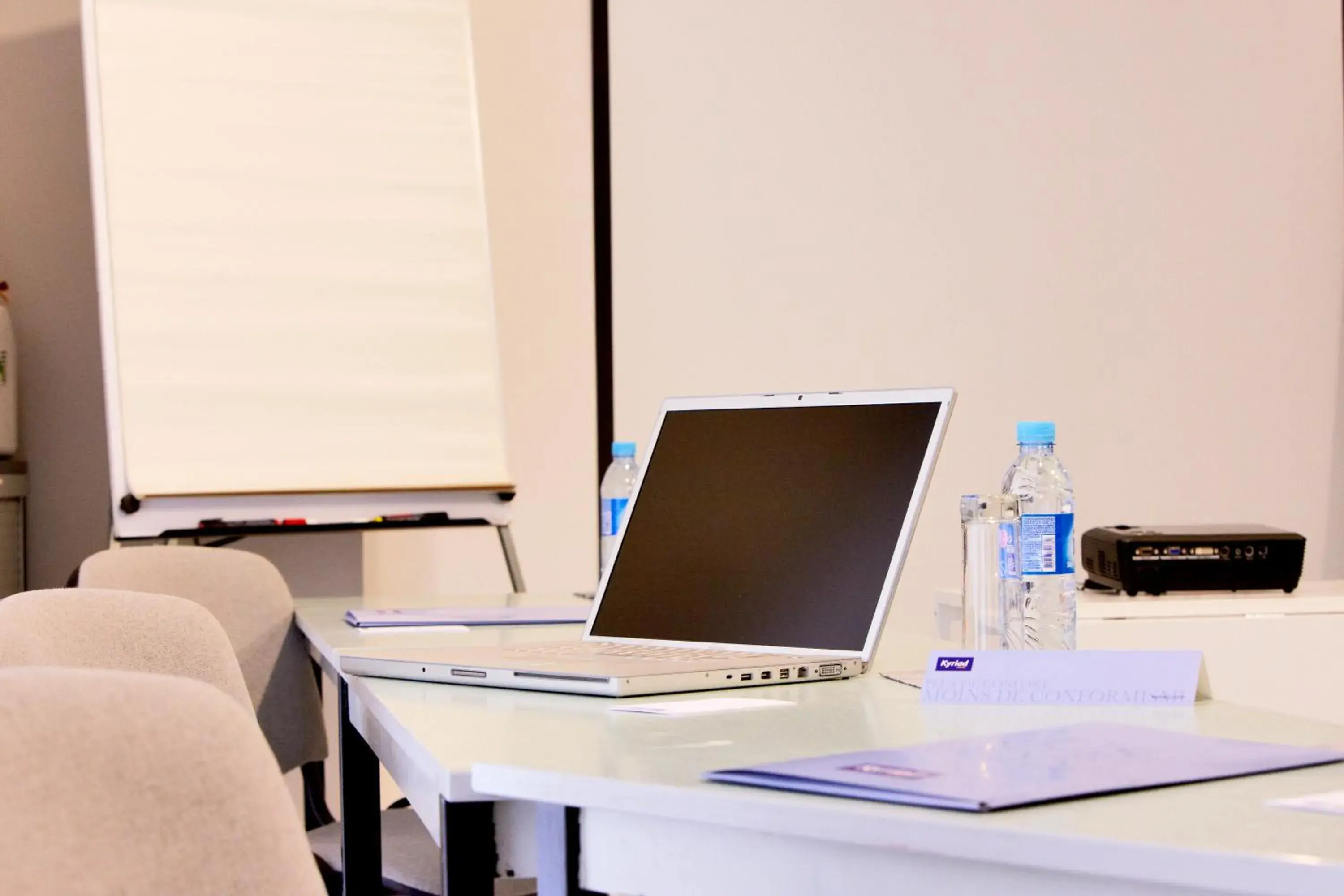 Business facilities, Business Area/Conference Room in Kyriad Nimes Centre