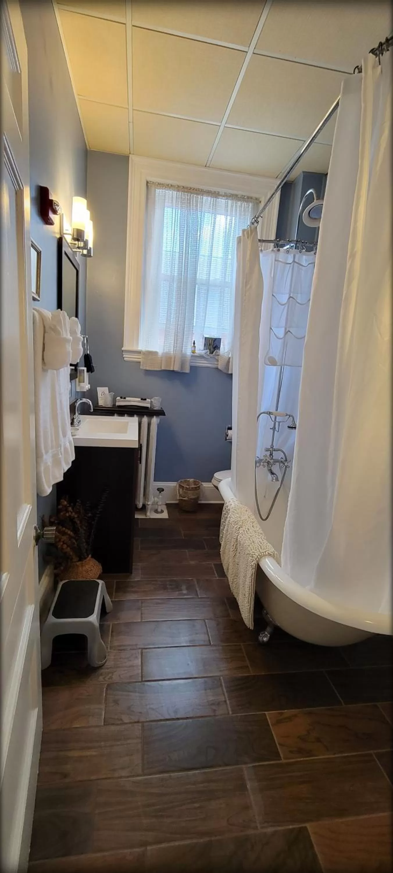 Bathroom, Bed in Inn at the Agora