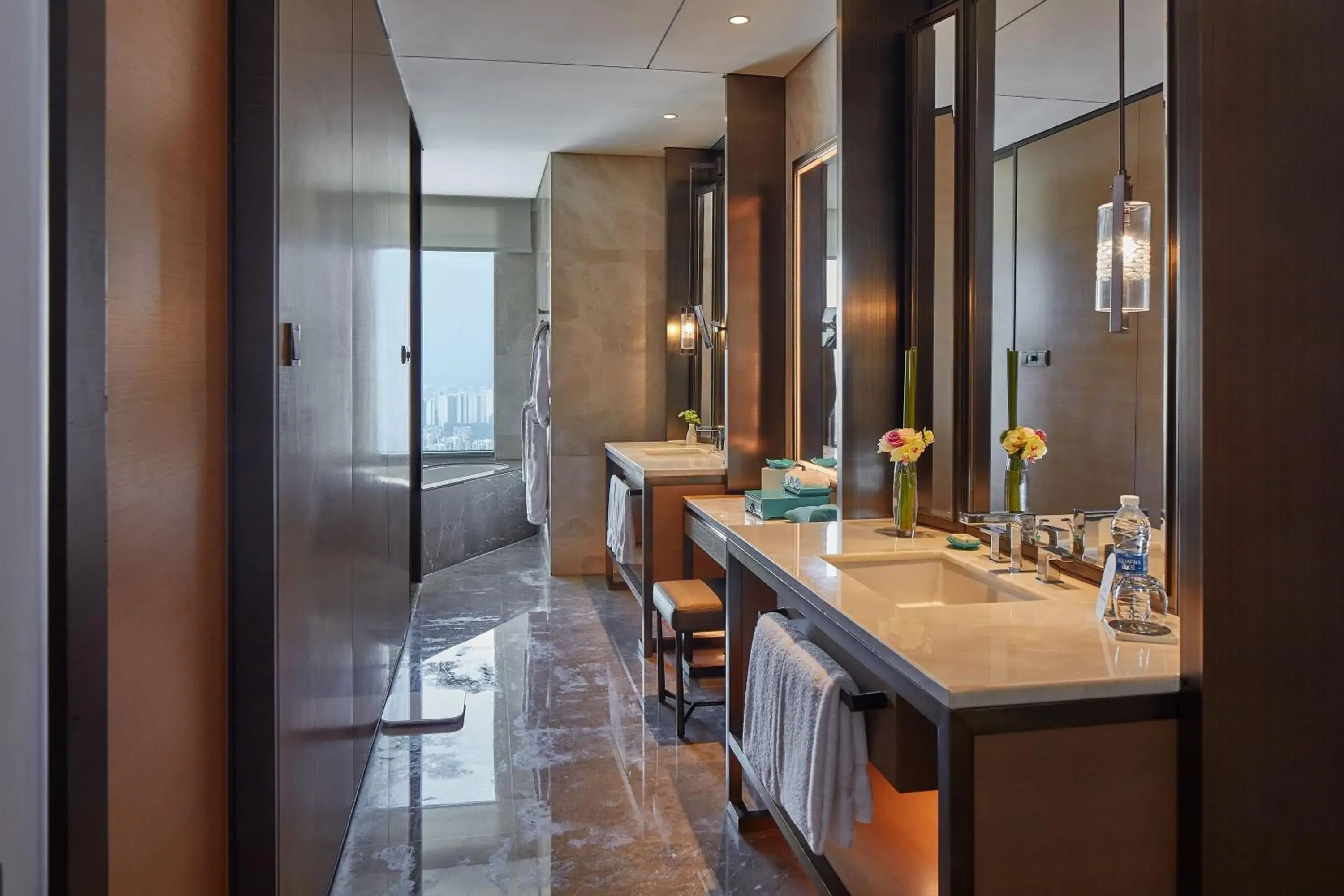 Bathroom in Meixi Lake Hotel, a Luxury Collection Hotel, Changsha