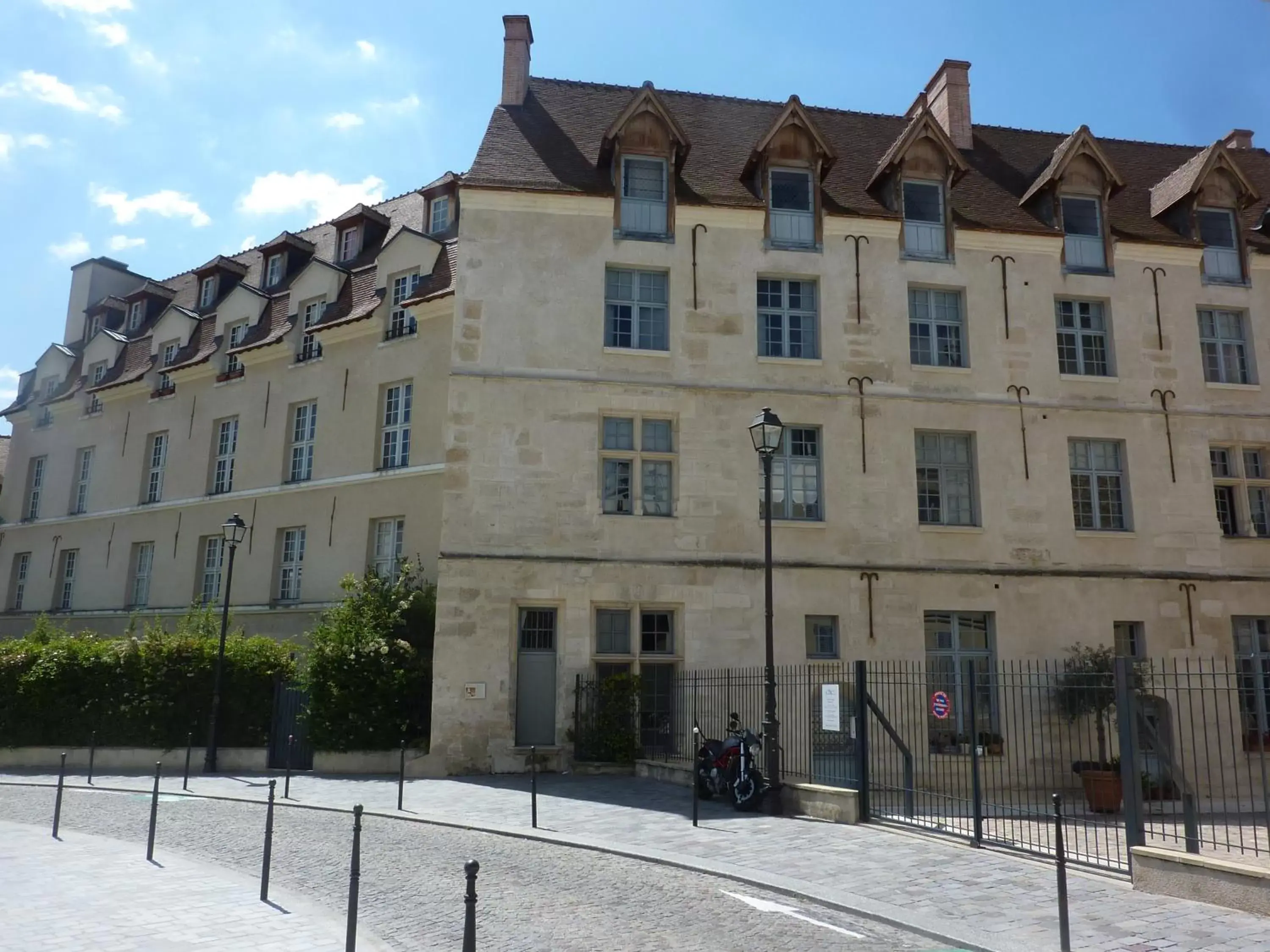 Area and facilities, Property Building in Hôtel Henriette