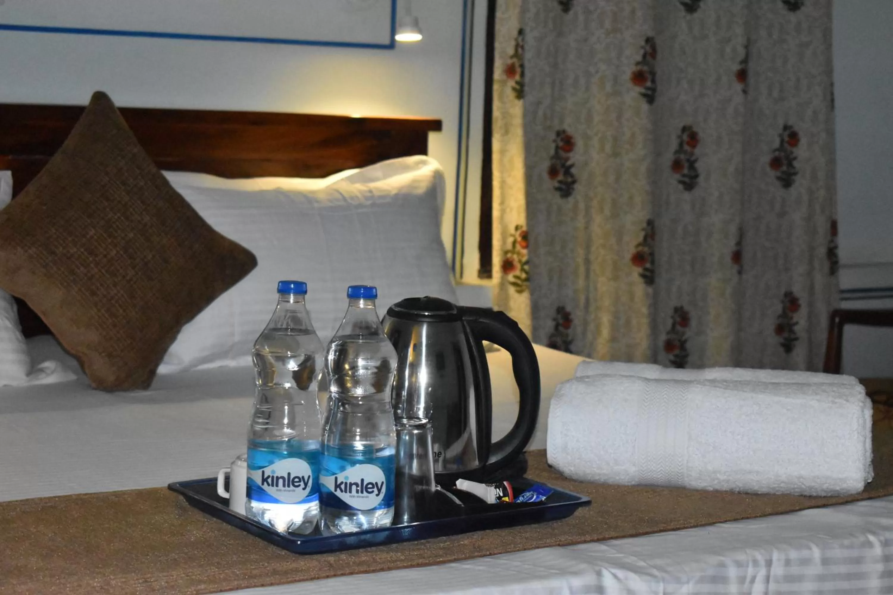 Bedroom, Bed in Hotel Nawal Sagar Palace - Bundi